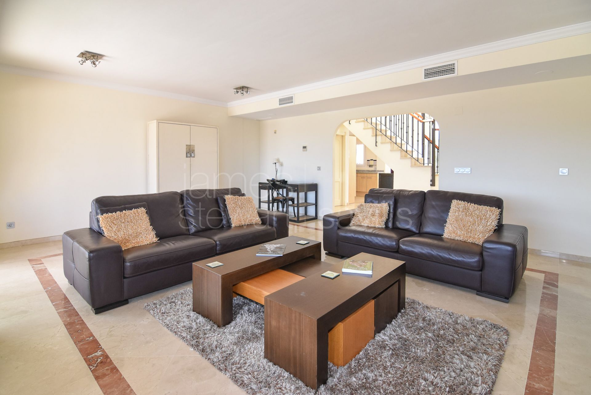 Duplex penthouse with solarium in the San Roque Club with lovely frontal sea views