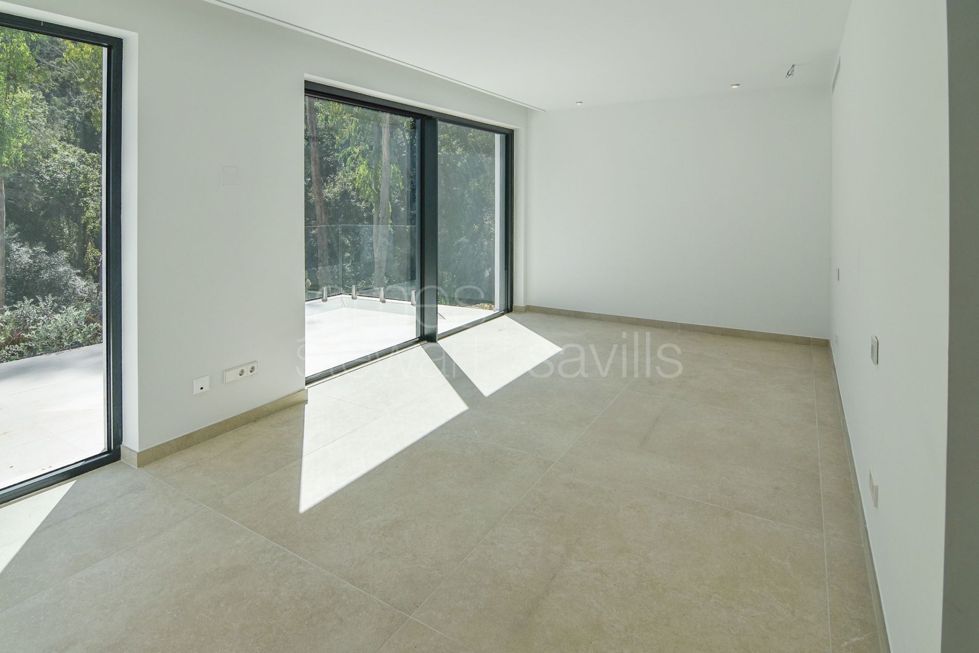 Brand new villa in a quiet area facing a green zone in Sotogrande Alto - completed May 2025