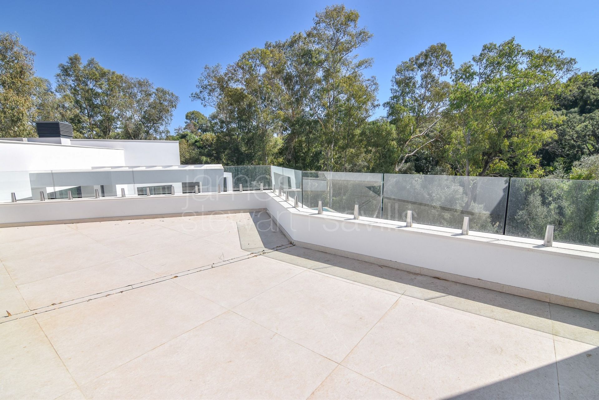Brand new villa in a quiet area facing a green zone in Sotogrande Alto - completed May 2025