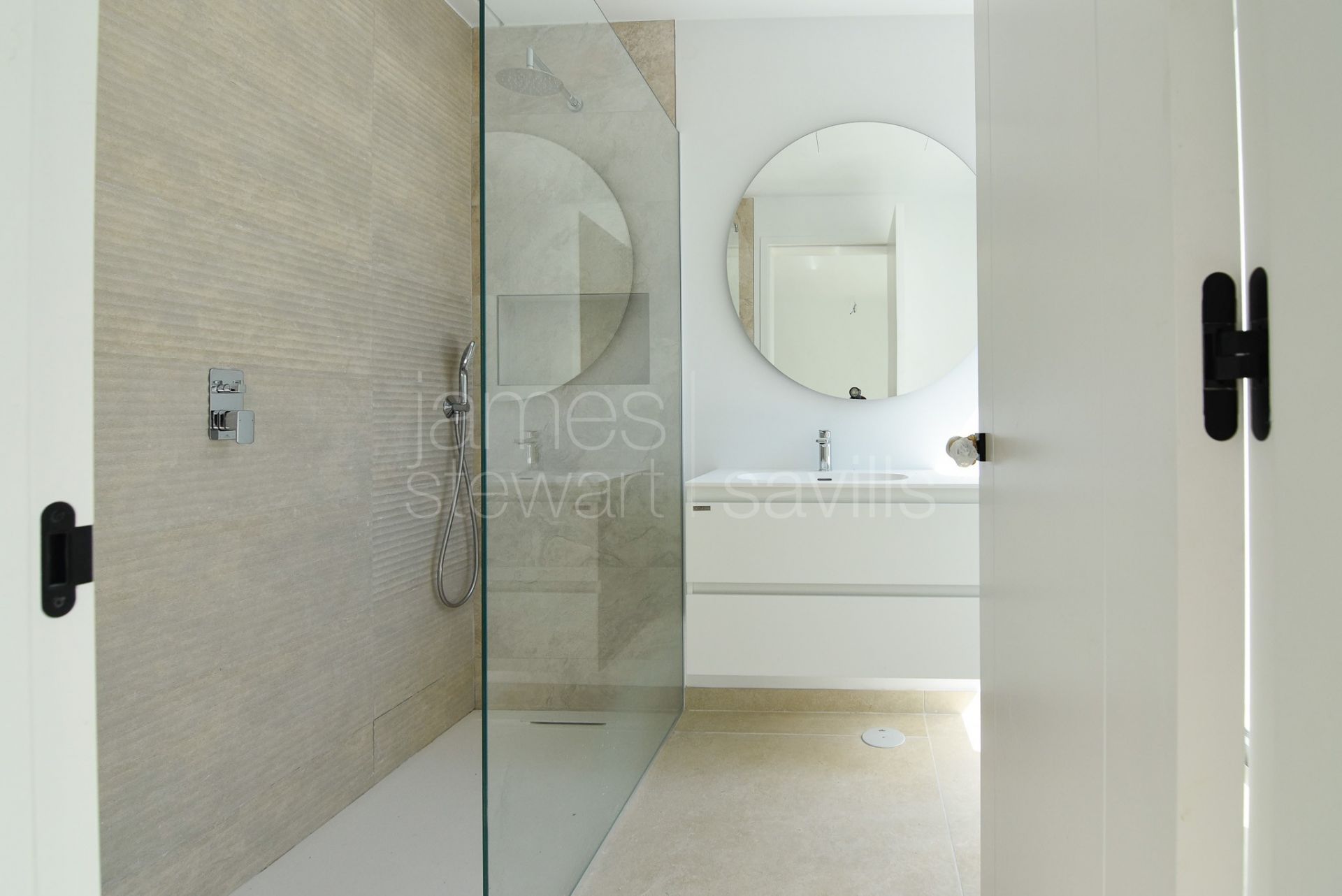 Brand new villa in a quiet area facing a green zone in Sotogrande Alto - completed May 2025