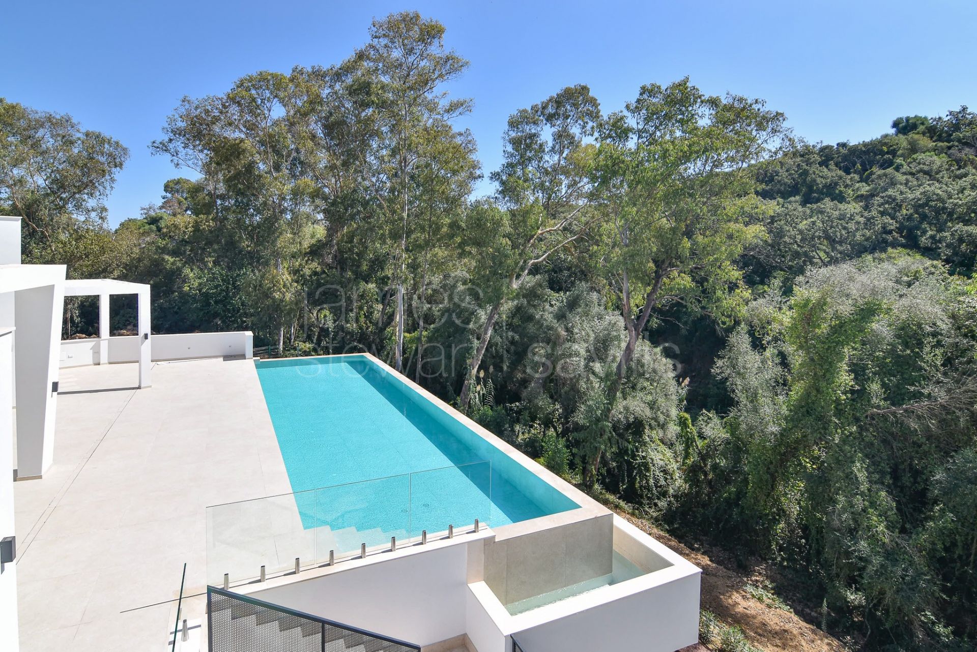 Brand new villa in a quiet area facing a green zone in Sotogrande Alto - completed May 2025