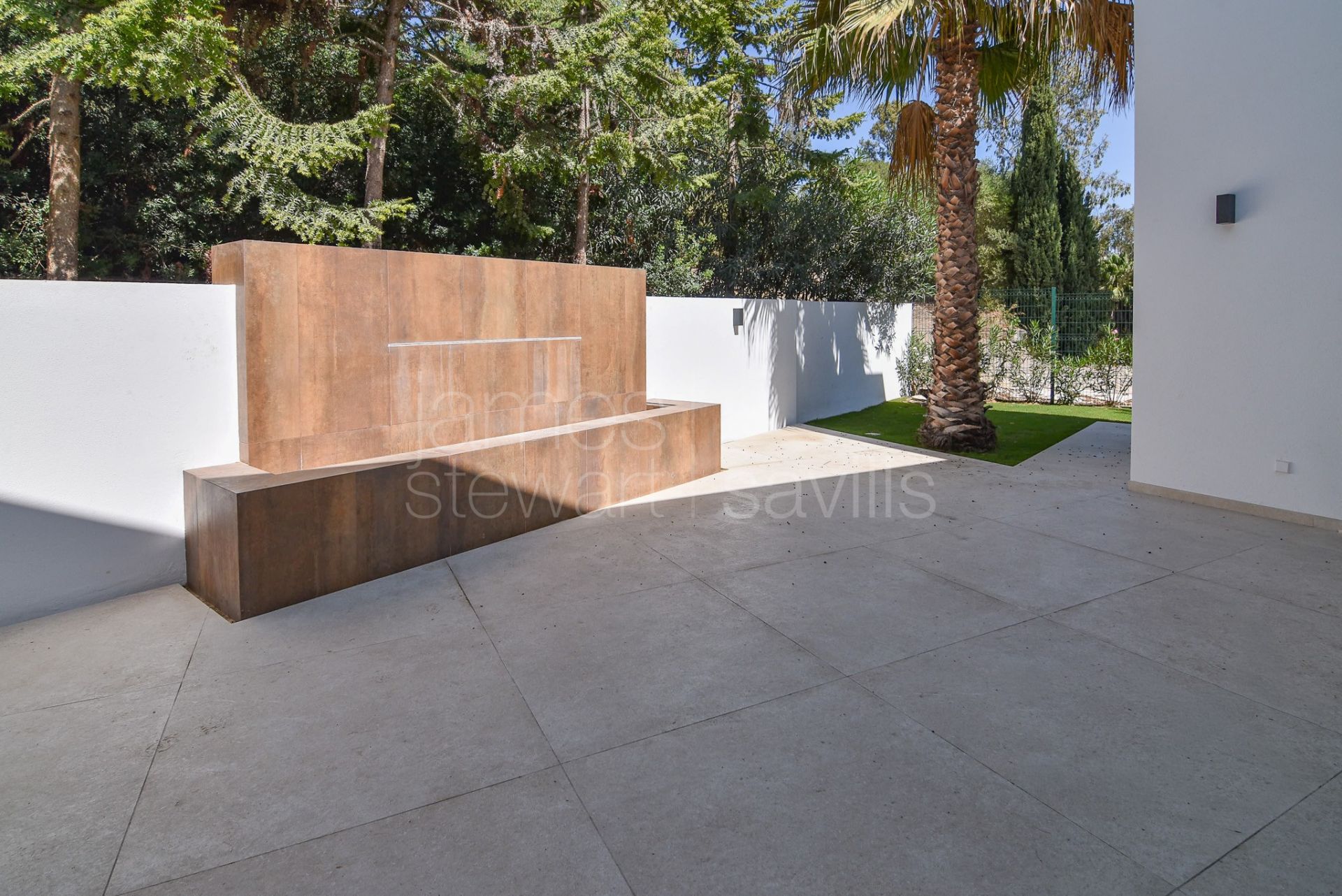 Brand new villa in a quiet area facing a green zone in Sotogrande Alto - completed May 2025