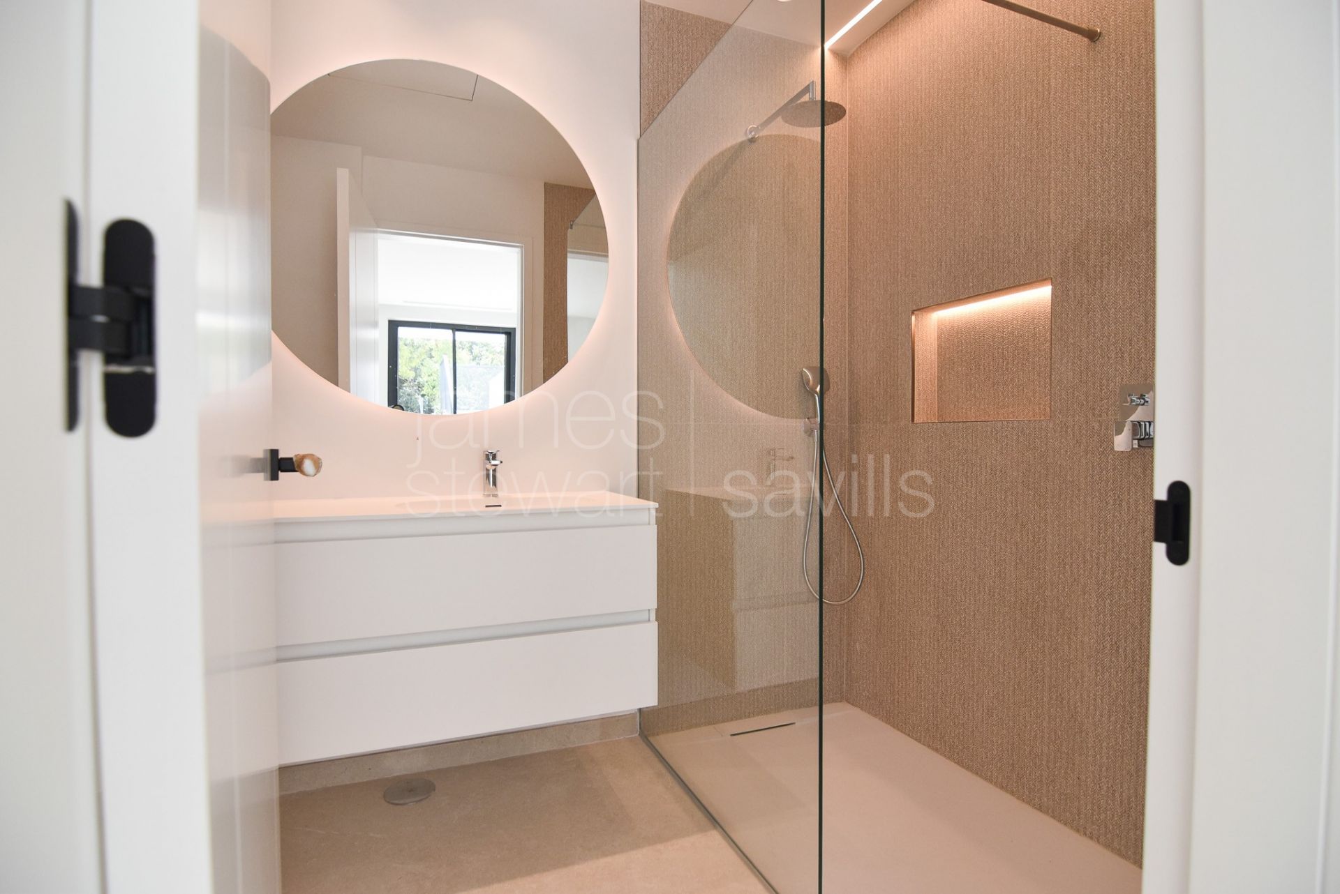 Brand new villa in a quiet area facing a green zone in Sotogrande Alto - completed May 2025