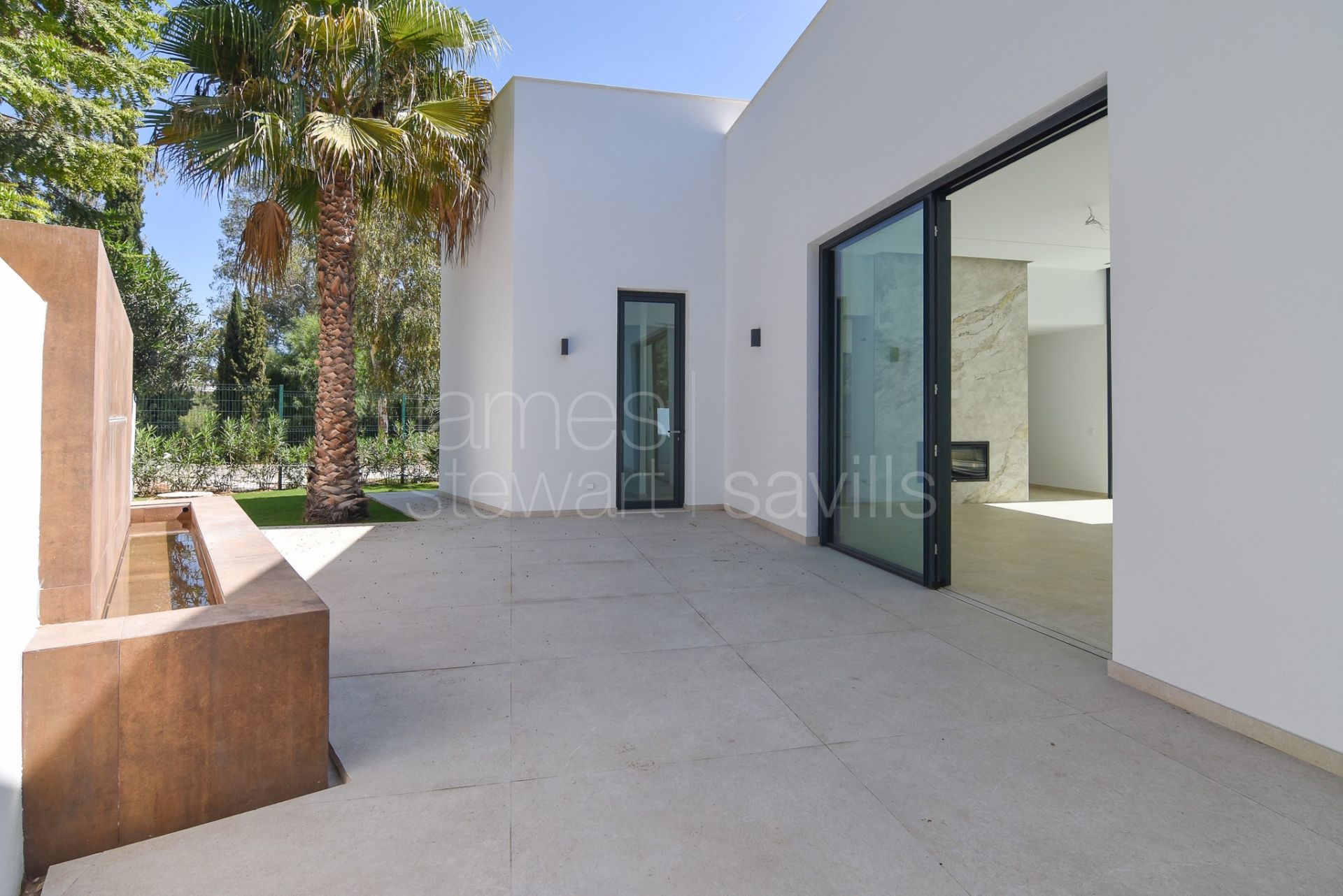 Brand new villa in a quiet area facing a green zone in Sotogrande Alto - completed May 2025