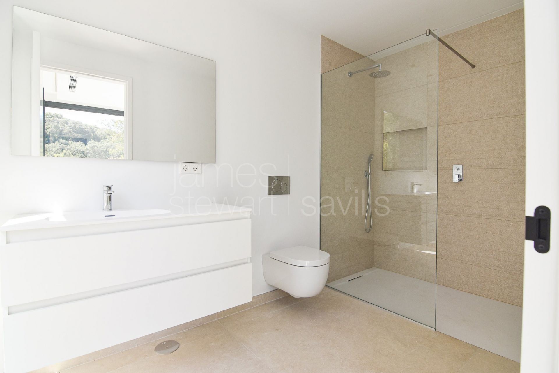 Brand new villa in a quiet area facing a green zone in Sotogrande Alto - completed May 2025