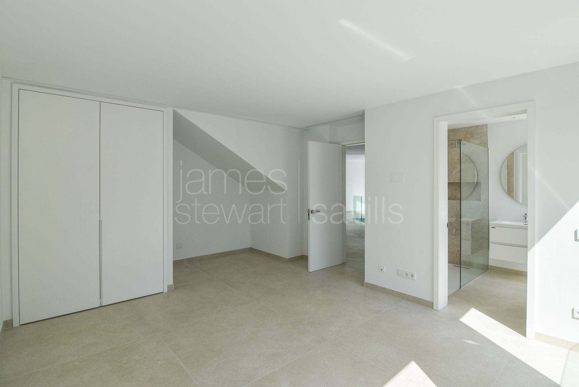 Brand new villa in a quiet area facing a green zone in Sotogrande Alto - completed May 2025