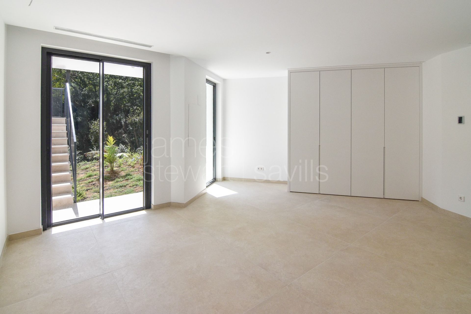 Brand new villa in a quiet area facing a green zone in Sotogrande Alto - completed May 2025