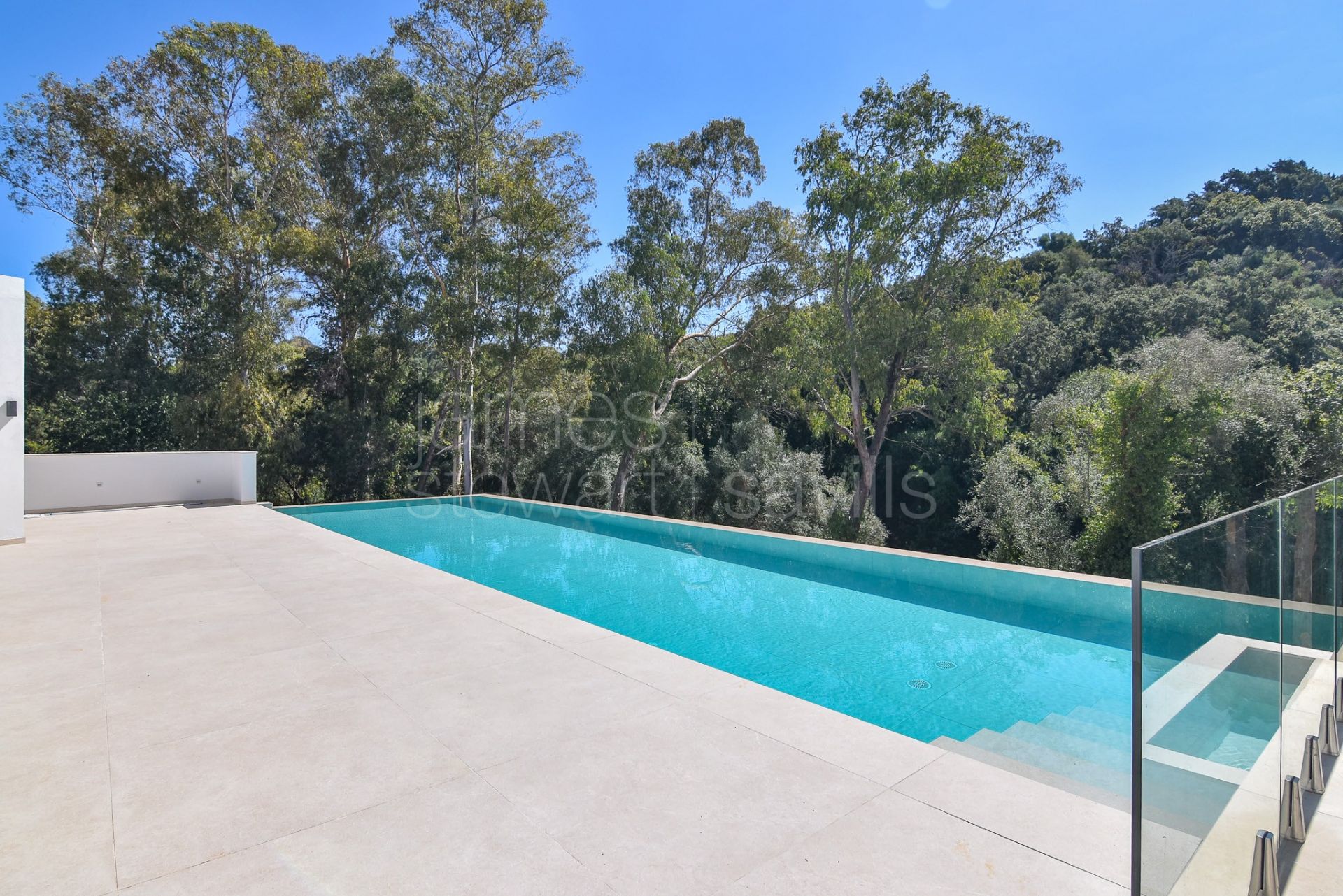 Brand new villa in a quiet area facing a green zone in Sotogrande Alto - completed May 2025
