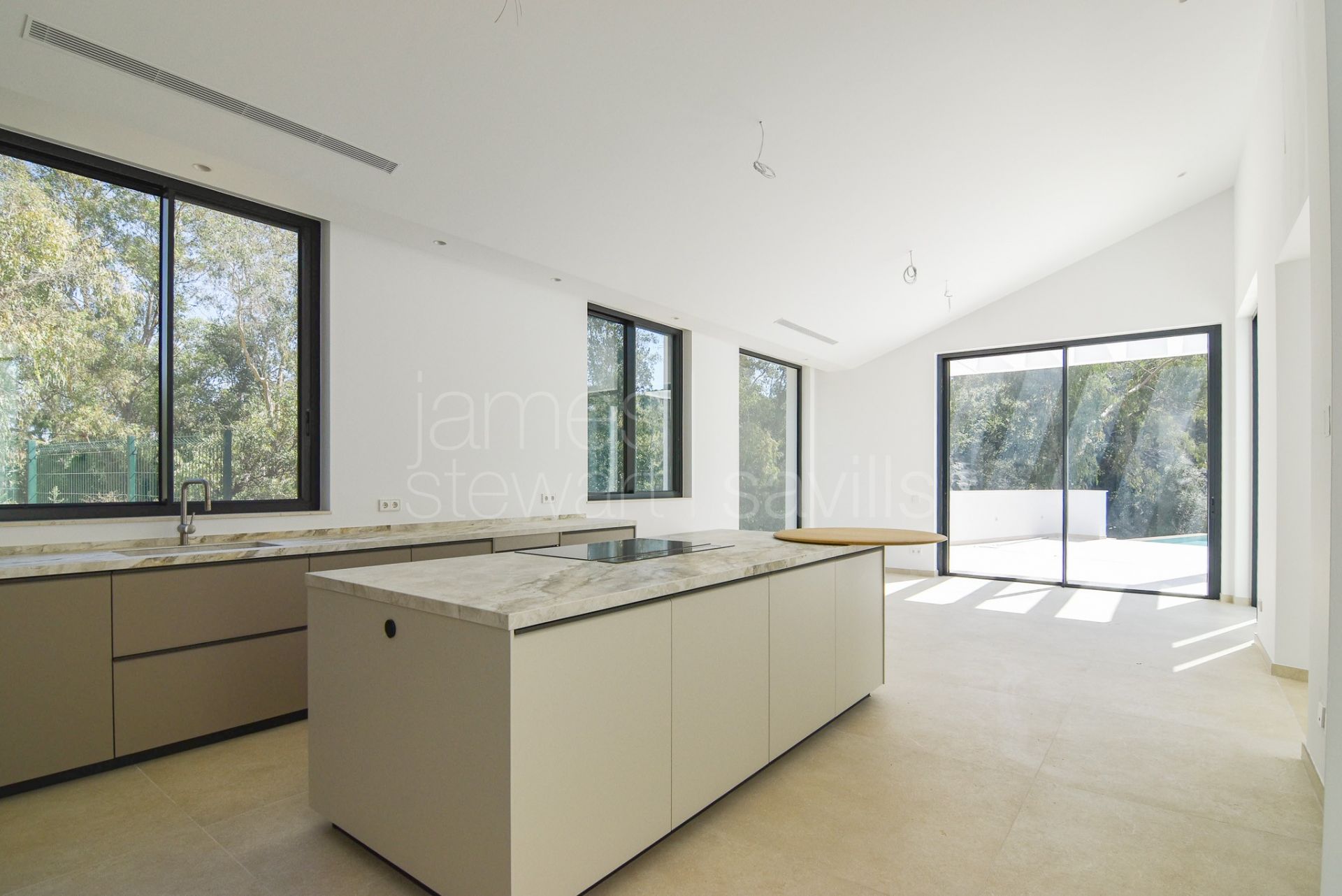 Brand new villa in a quiet area facing a green zone in Sotogrande Alto - completed May 2025