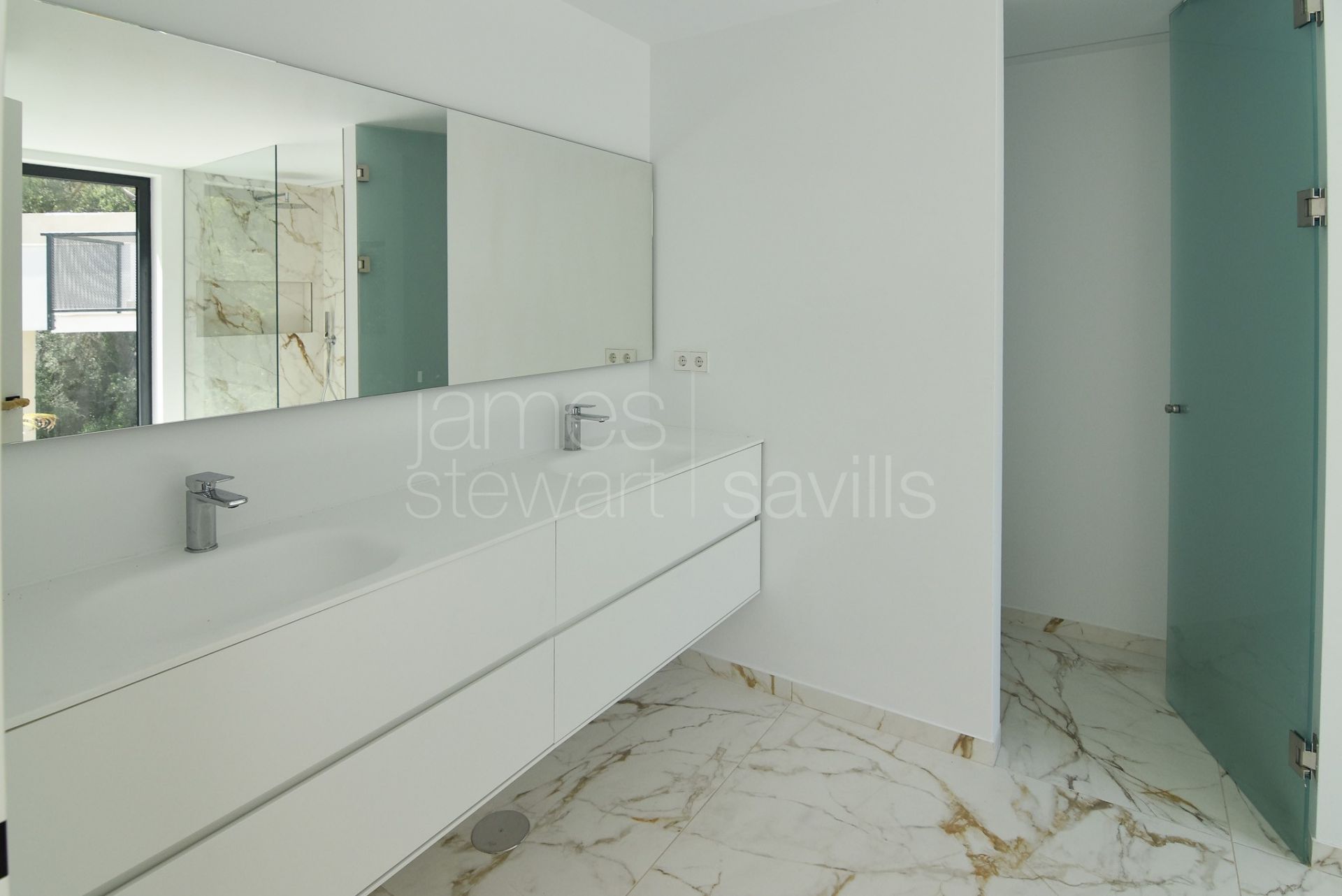 Brand new villa in a quiet area facing a green zone in Sotogrande Alto - completed May 2025