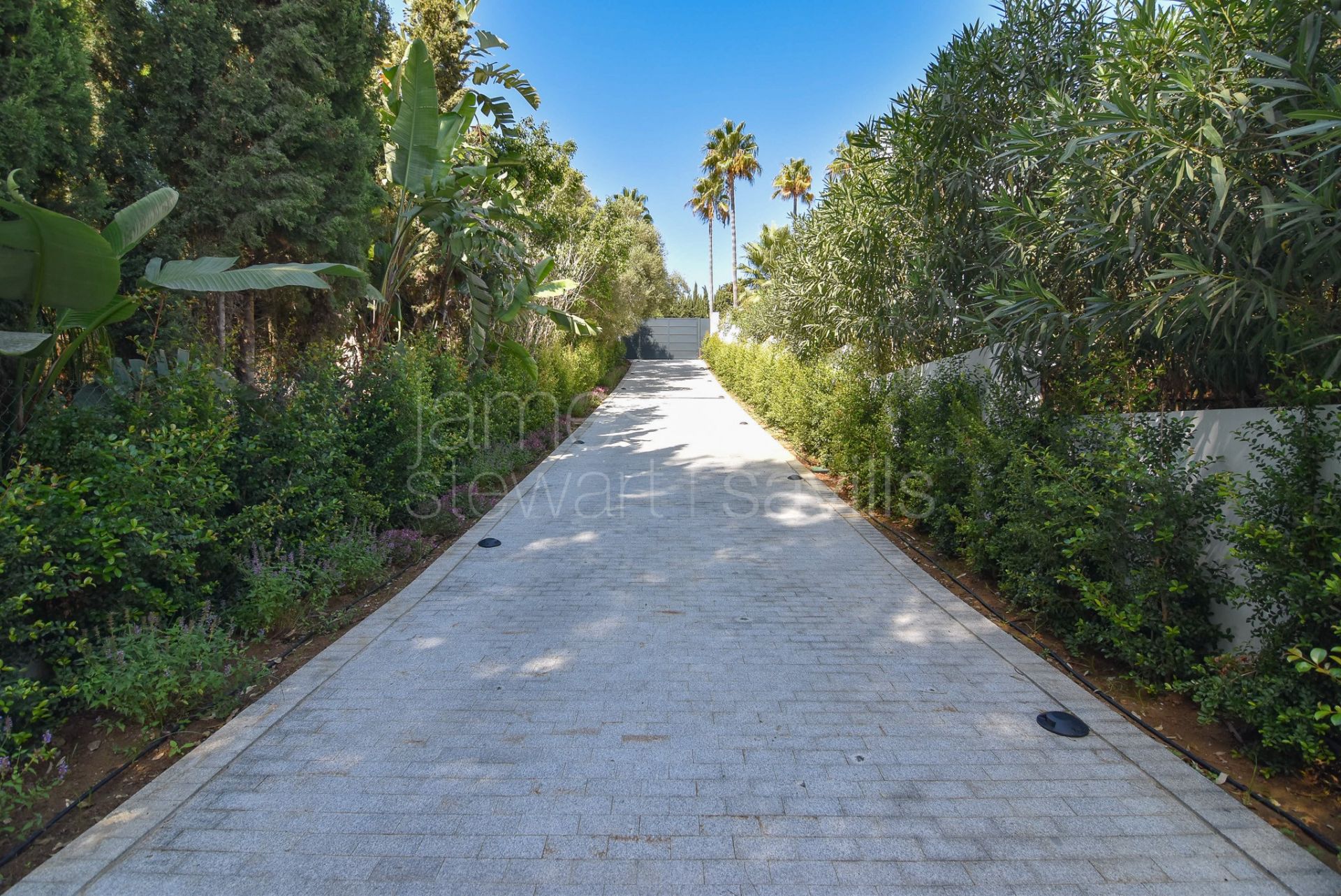 Brand new villa in a quiet area facing a green zone in Sotogrande Alto - completed May 2025