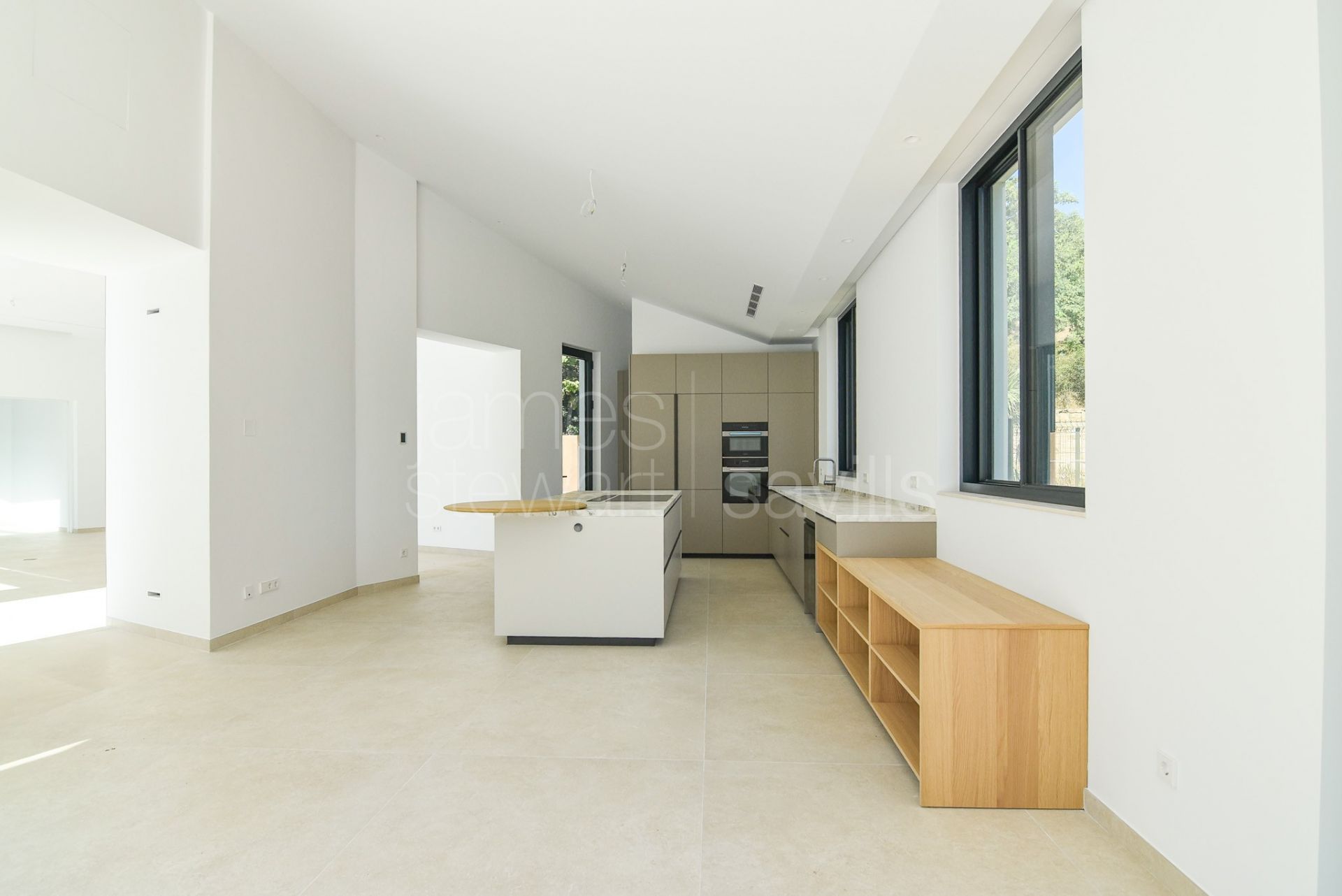 Brand new villa in a quiet area facing a green zone in Sotogrande Alto - completed May 2025