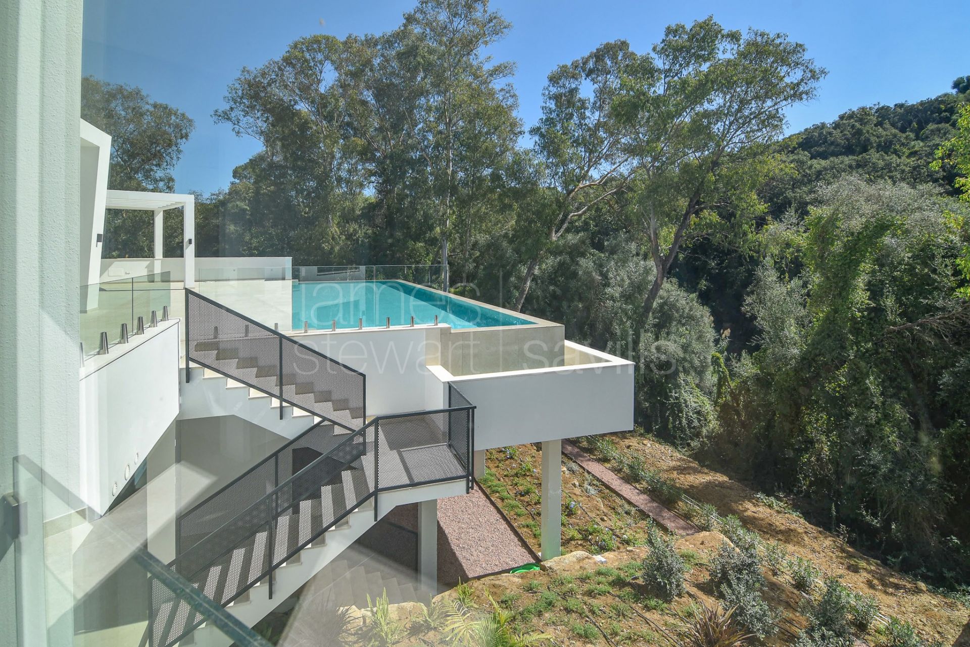 Brand new villa in a quiet area facing a green zone in Sotogrande Alto - completed May 2025