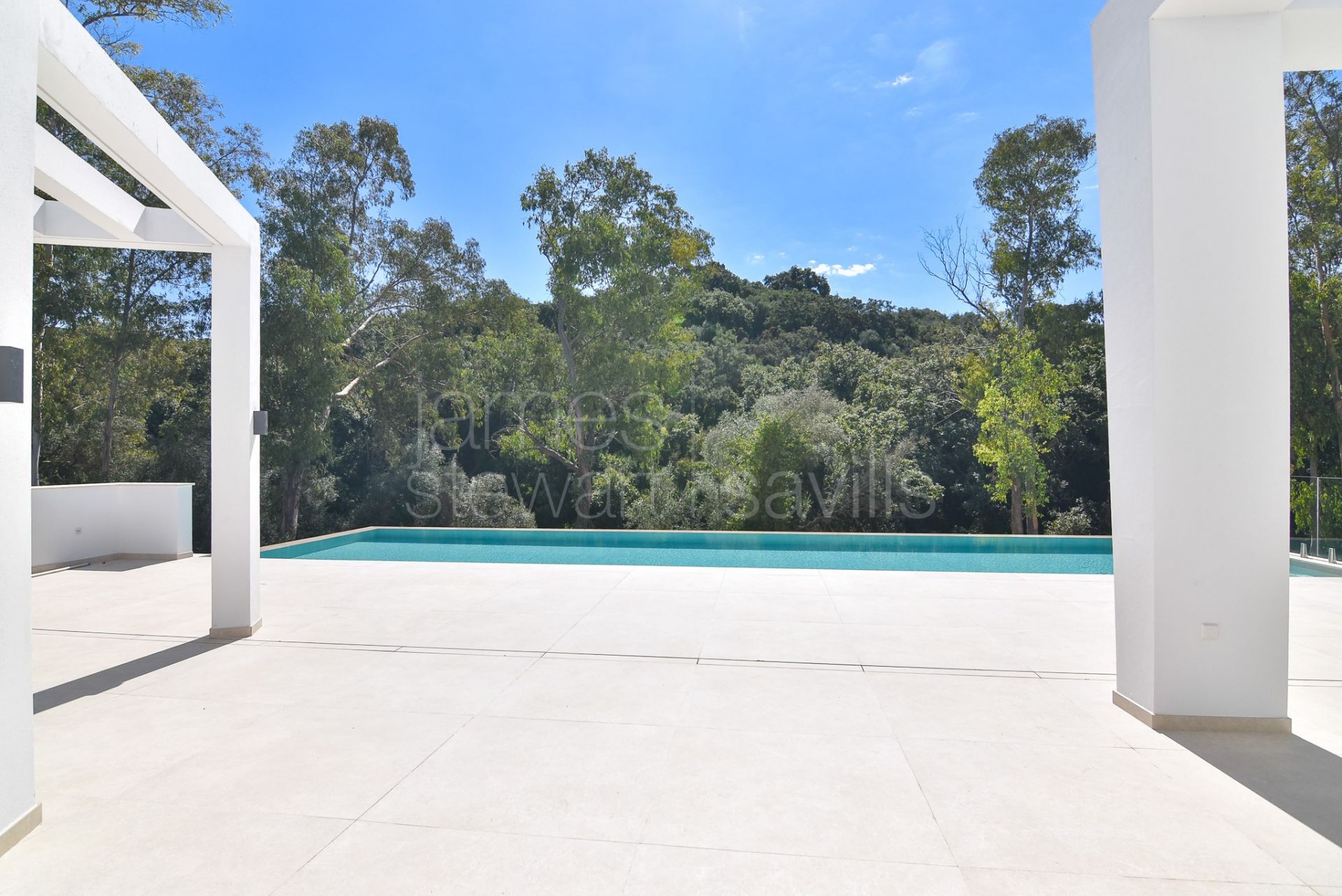 Brand new villa in a quiet area facing a green zone in Sotogrande Alto - completed May 2025