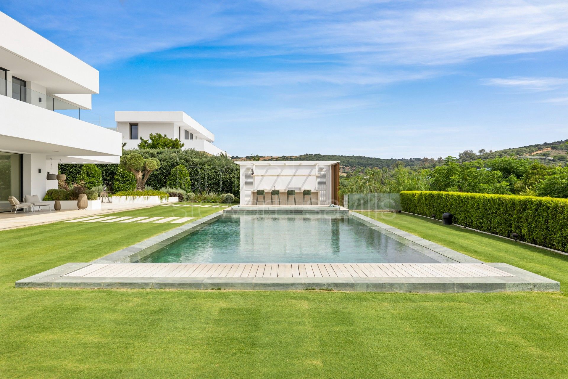 Villa contemporánea con vistas al mar, spa y piscina infinita en Sotogrande Alto