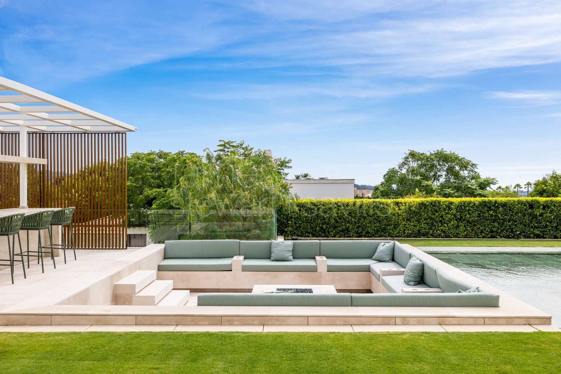 Villa contemporánea con vistas al mar, spa y piscina infinita en Sotogrande Alto