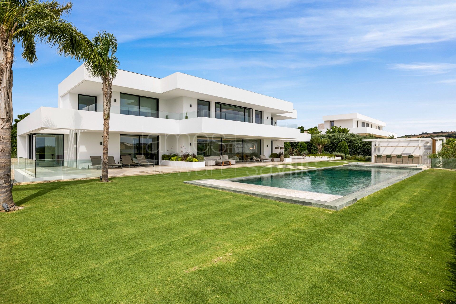 Villa contemporánea con vistas al mar, spa y piscina infinita en Sotogrande Alto