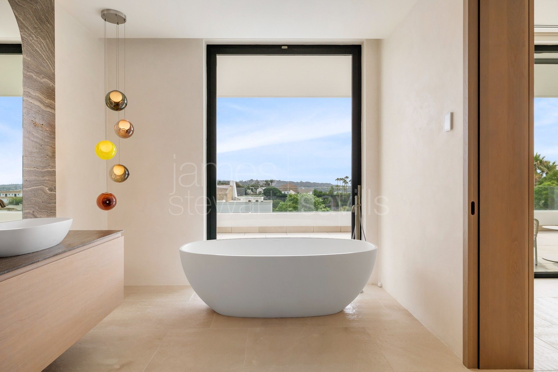 Villa contemporánea con vistas al mar, spa y piscina infinita en Sotogrande Alto