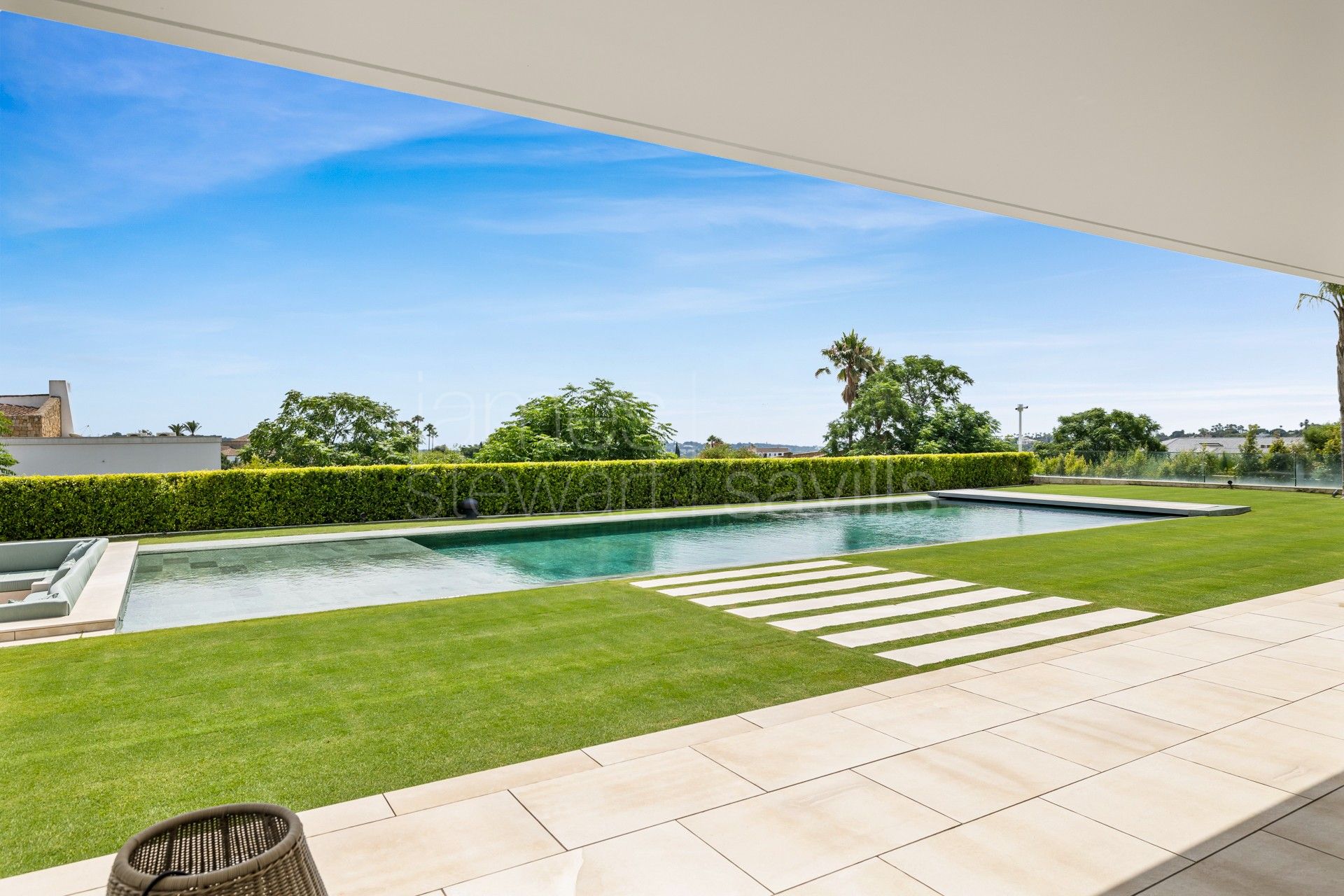 Villa contemporánea con vistas al mar, spa y piscina infinita en Sotogrande Alto