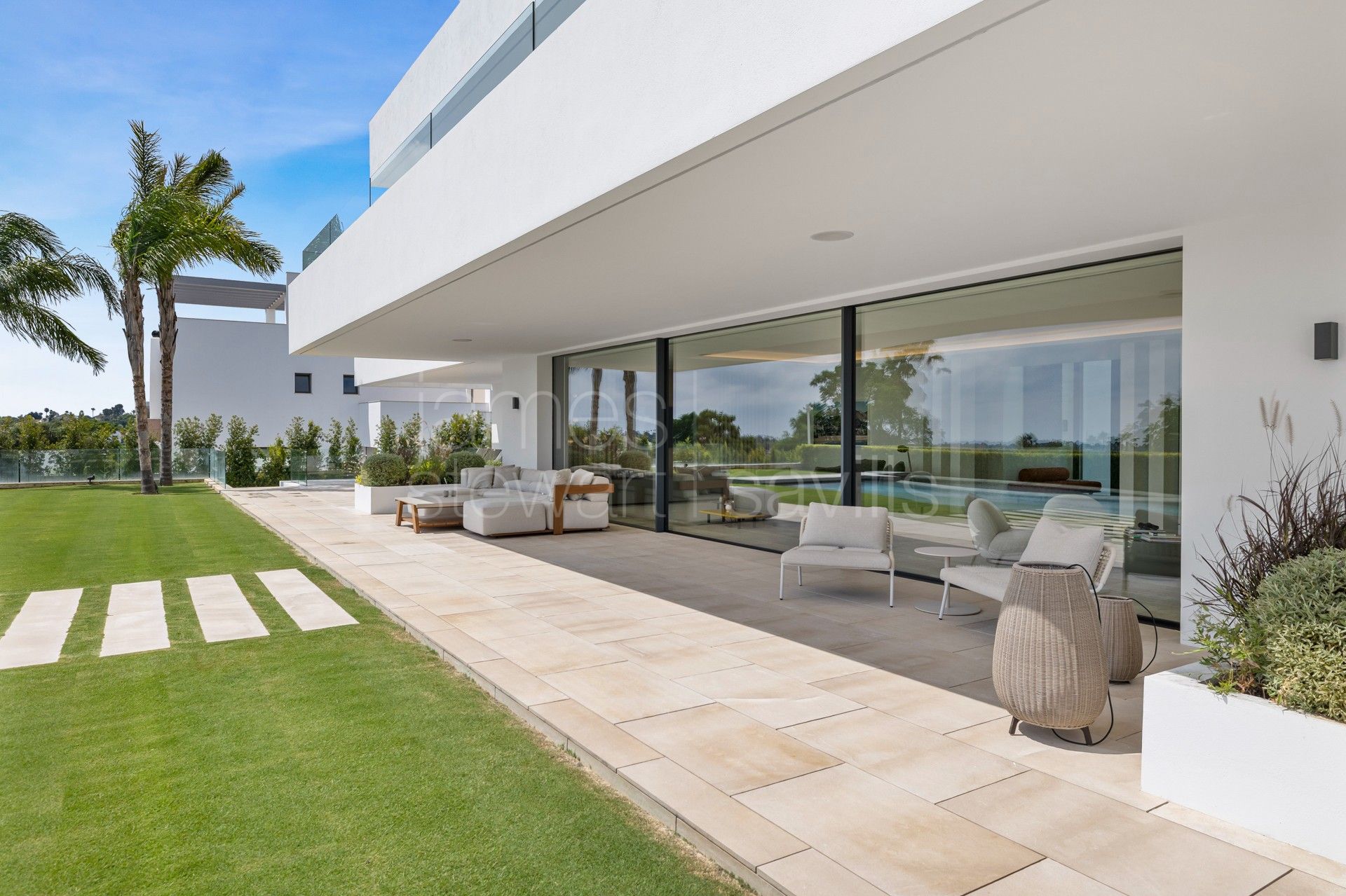 Villa contemporánea con vistas al mar, spa y piscina infinita en Sotogrande Alto