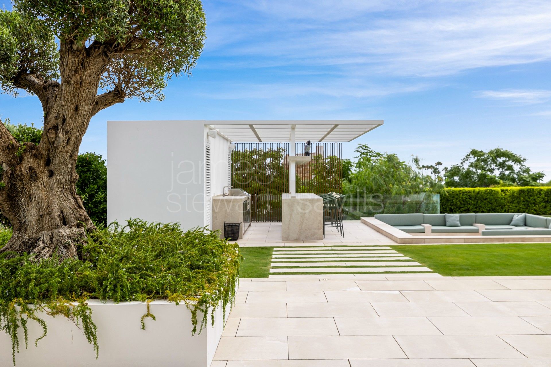 Villa contemporánea con vistas al mar, spa y piscina infinita en Sotogrande Alto
