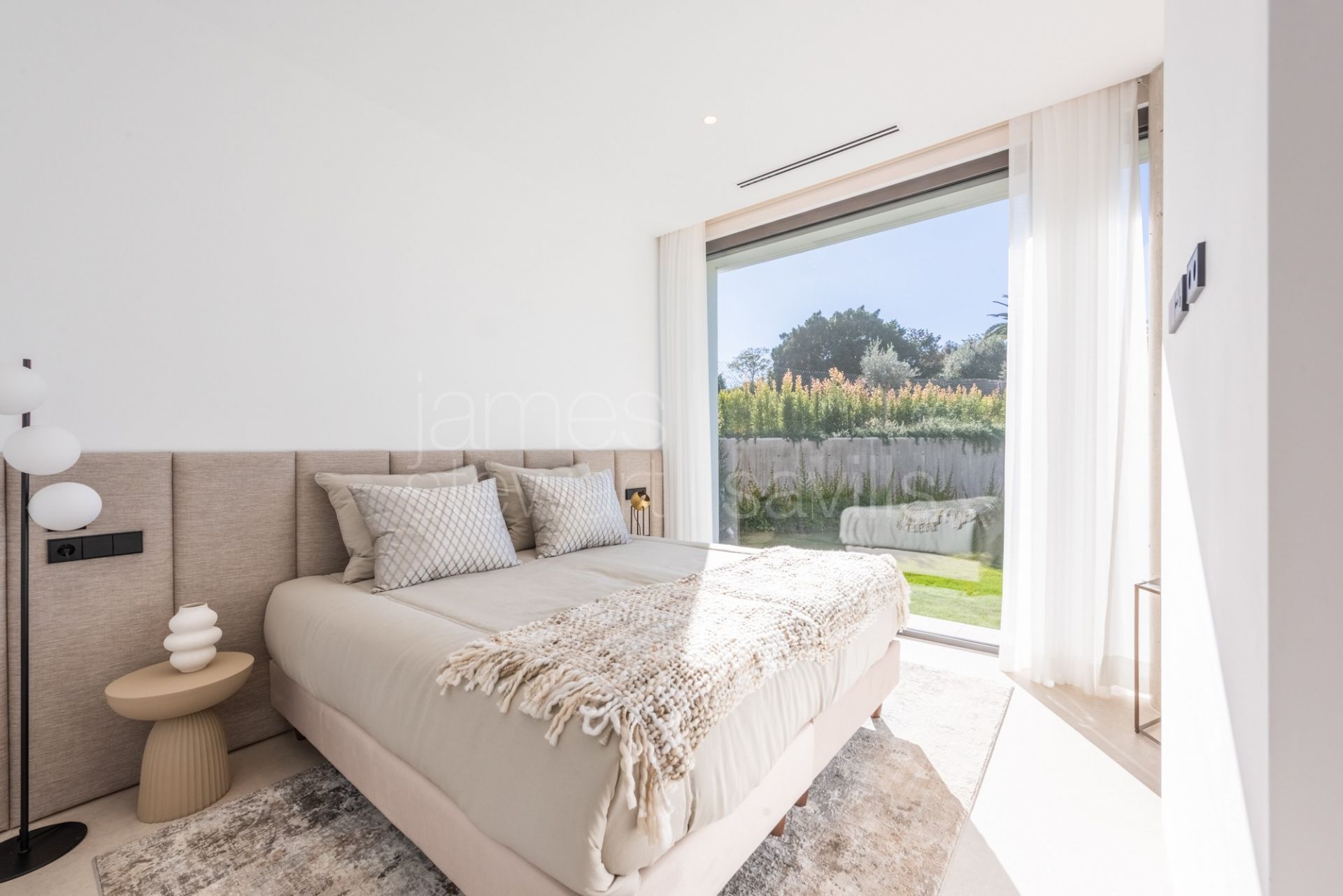 Nueva villa mediterránea con diseño moderno en Sotogrande Alto