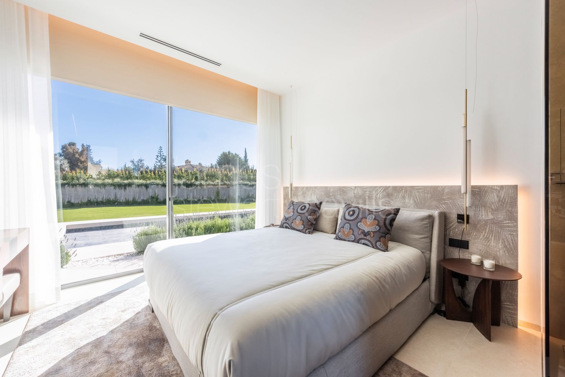 Nueva villa mediterránea con diseño moderno en Sotogrande Alto