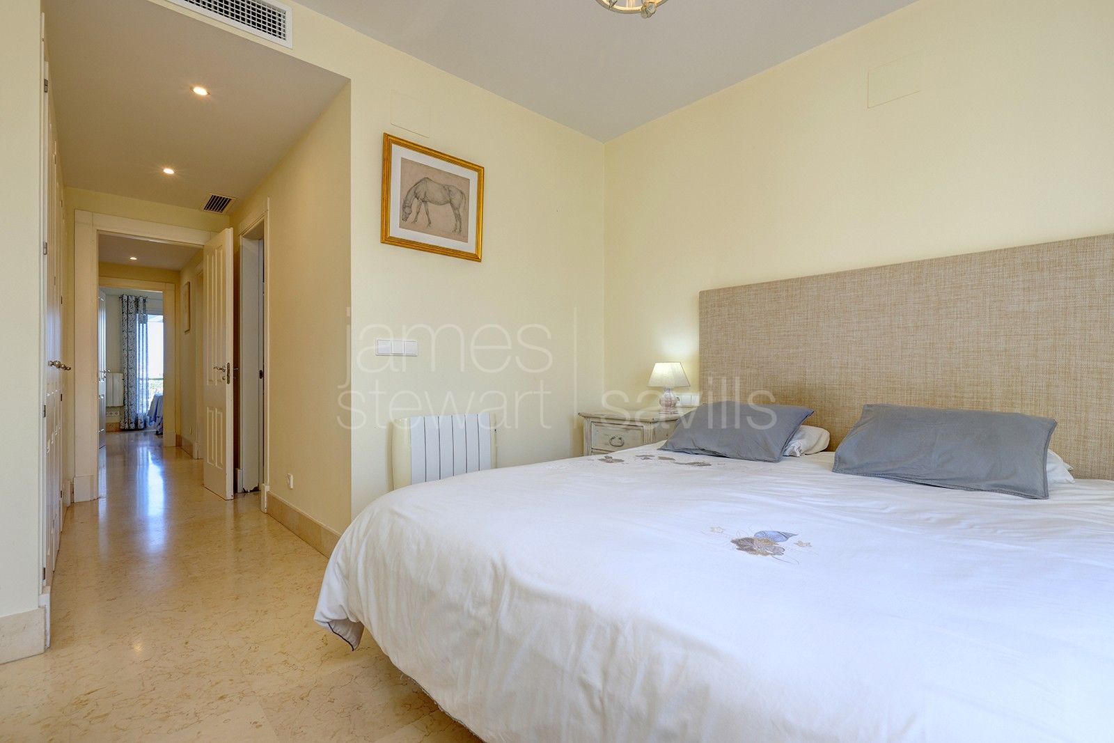 Elegant Apartment with Panoramic Views in Sotogrande Marina