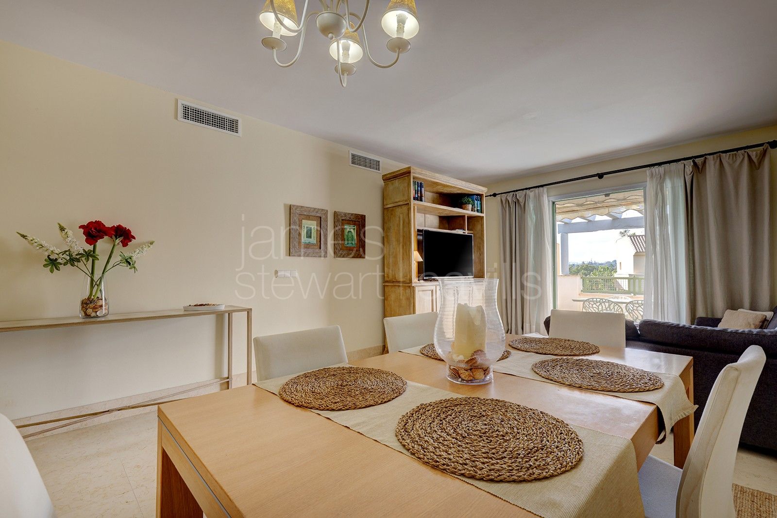 Elegant Apartment with Panoramic Views in Sotogrande Marina