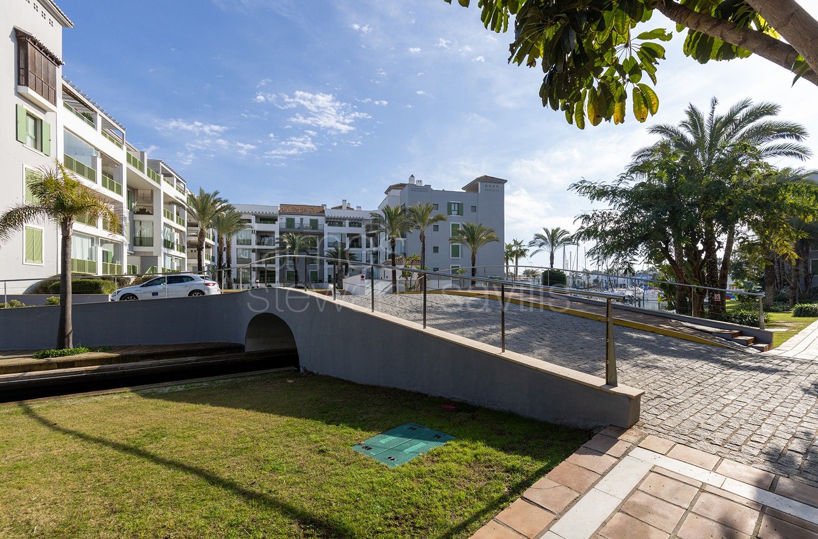 Elegant Apartment with Panoramic Views in Sotogrande Marina