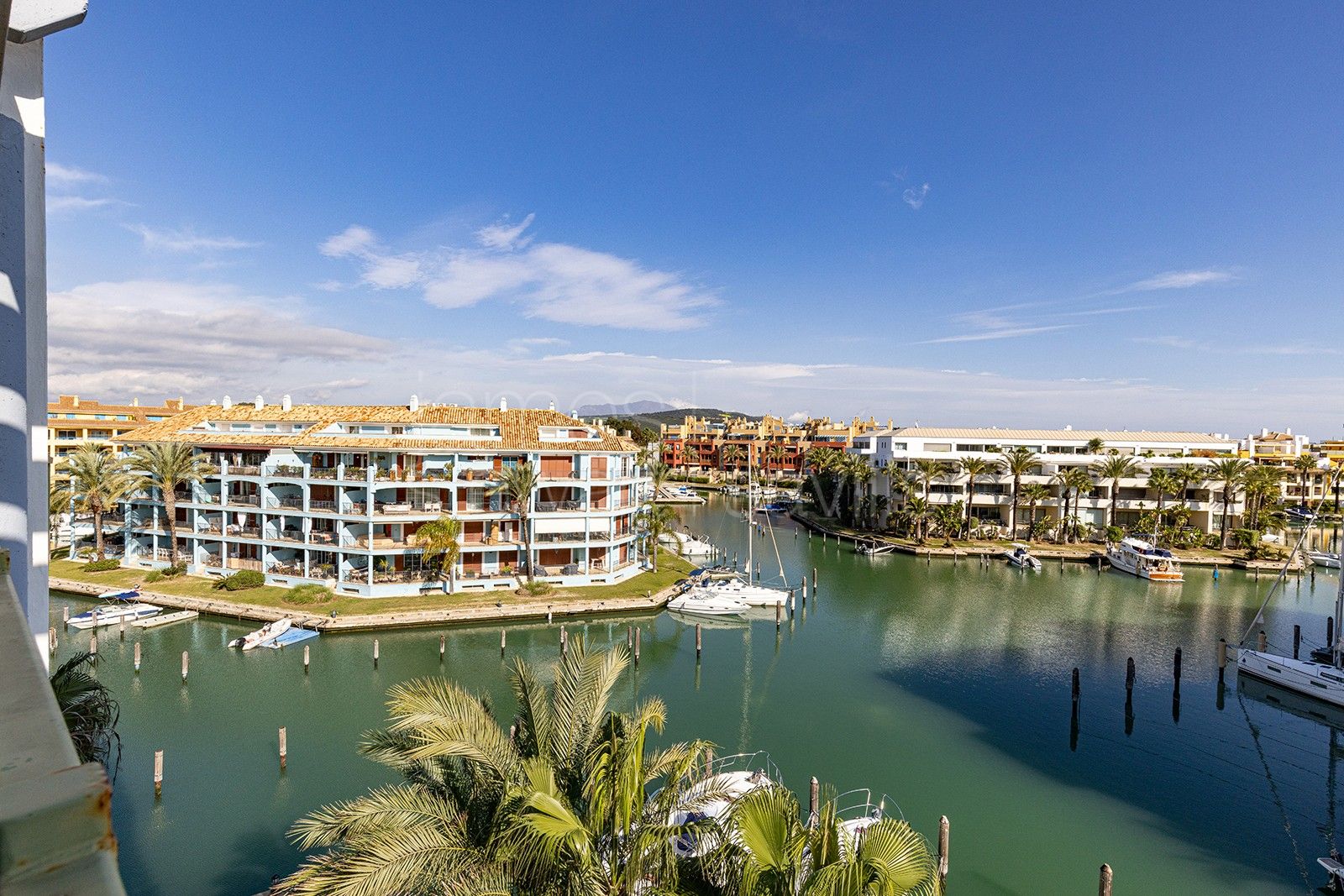 Elegant Apartment with Panoramic Views in Sotogrande Marina