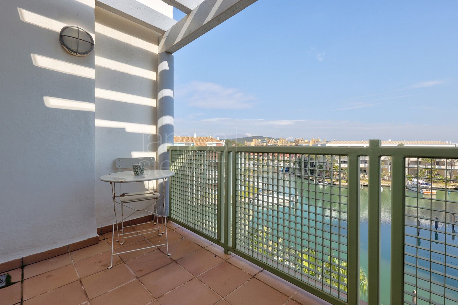 Elegant Apartment with Panoramic Views in Sotogrande Marina