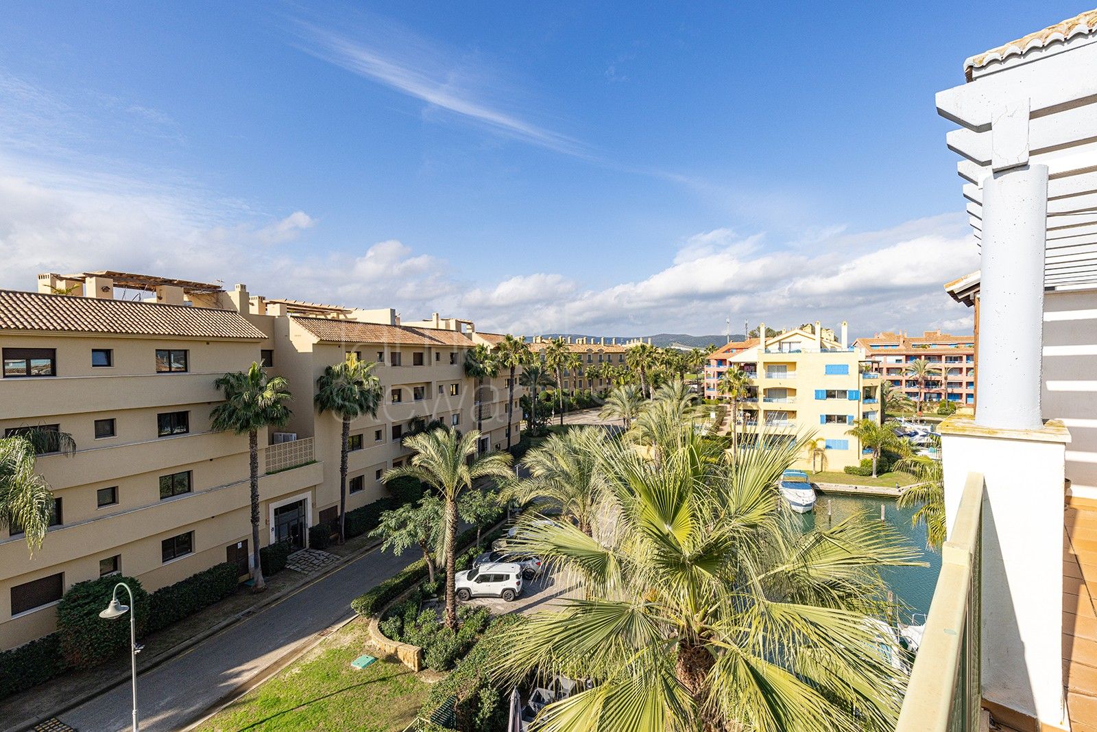 Elegant Apartment with Panoramic Views in Sotogrande Marina