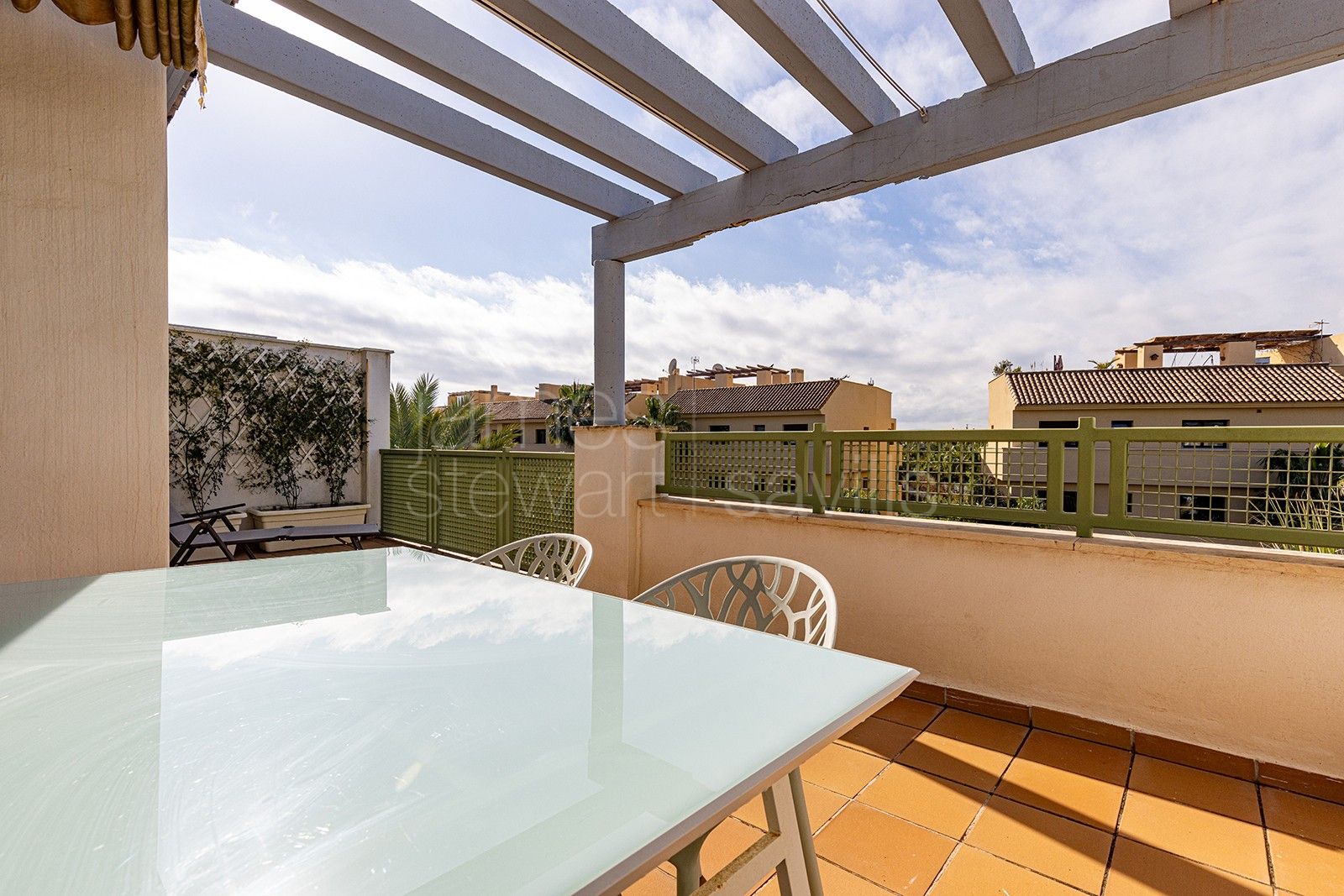 Elegant Apartment with Panoramic Views in Sotogrande Marina