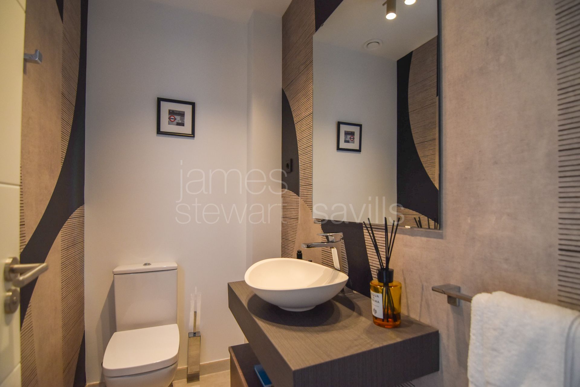 Superby upgraded townhouse facing the Mediterranean, Rock of Gibraltar and African coastline