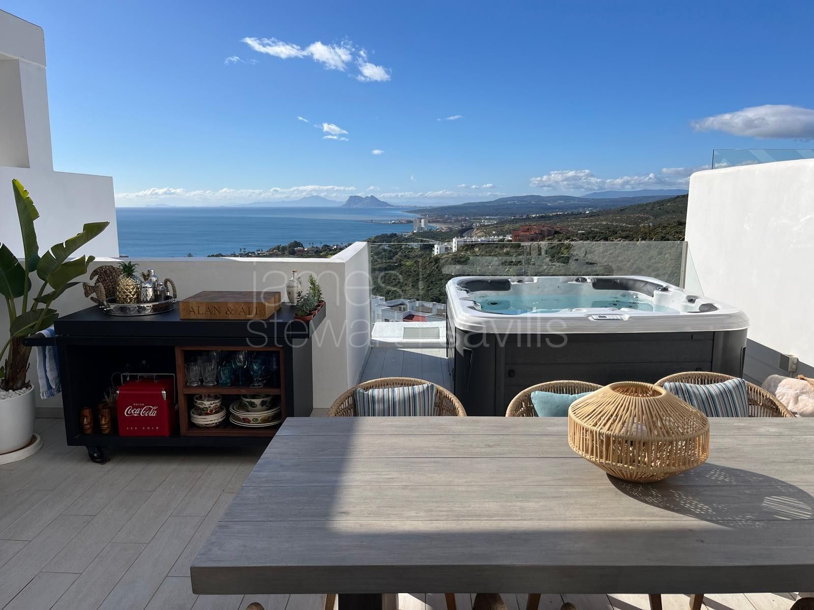 Superby upgraded townhouse facing the Mediterranean, Rock of Gibraltar and African coastline