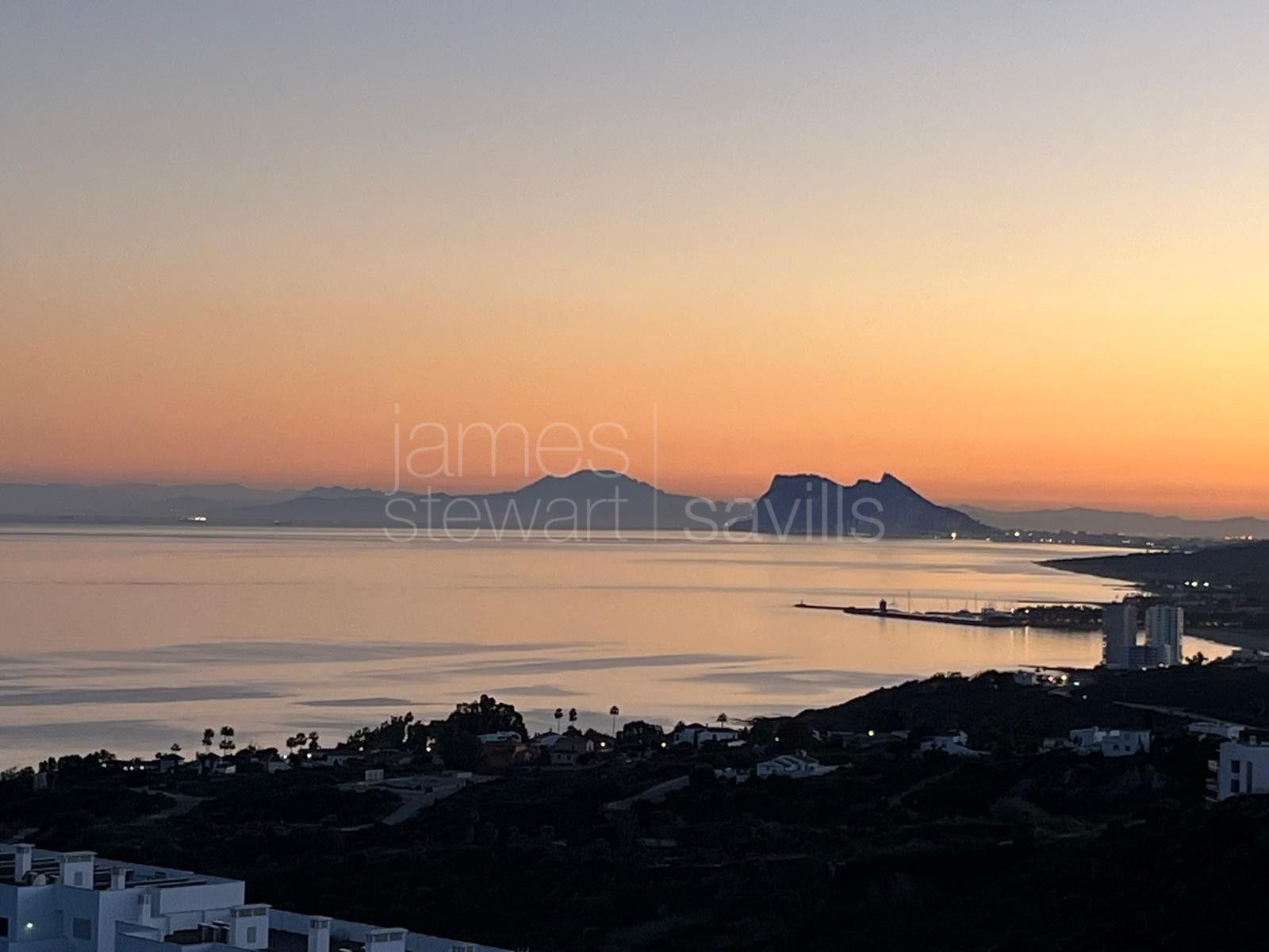 Superby upgraded townhouse facing the Mediterranean, Rock of Gibraltar and African coastline