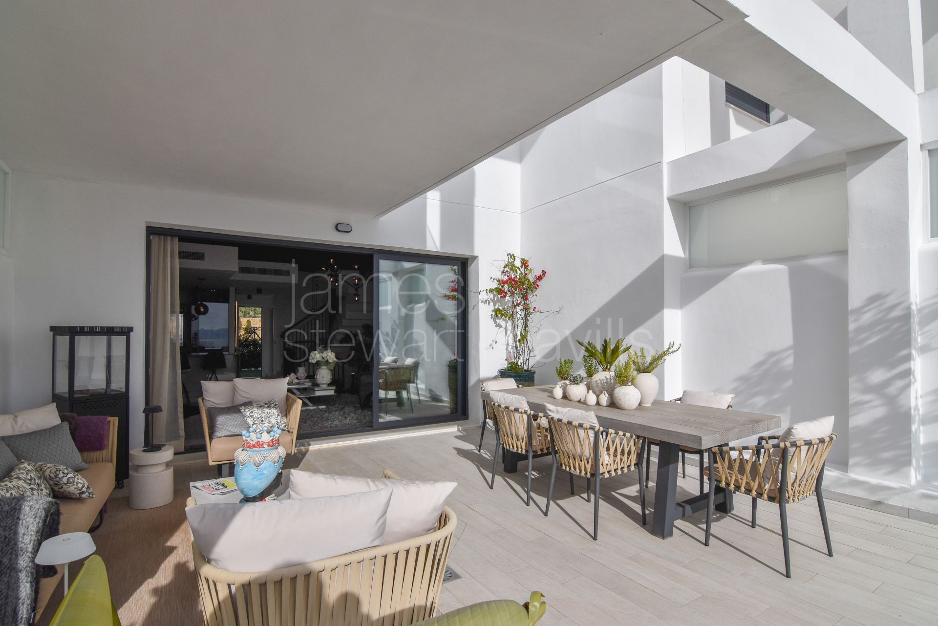 Superby upgraded townhouse facing the Mediterranean, Rock of Gibraltar and African coastline