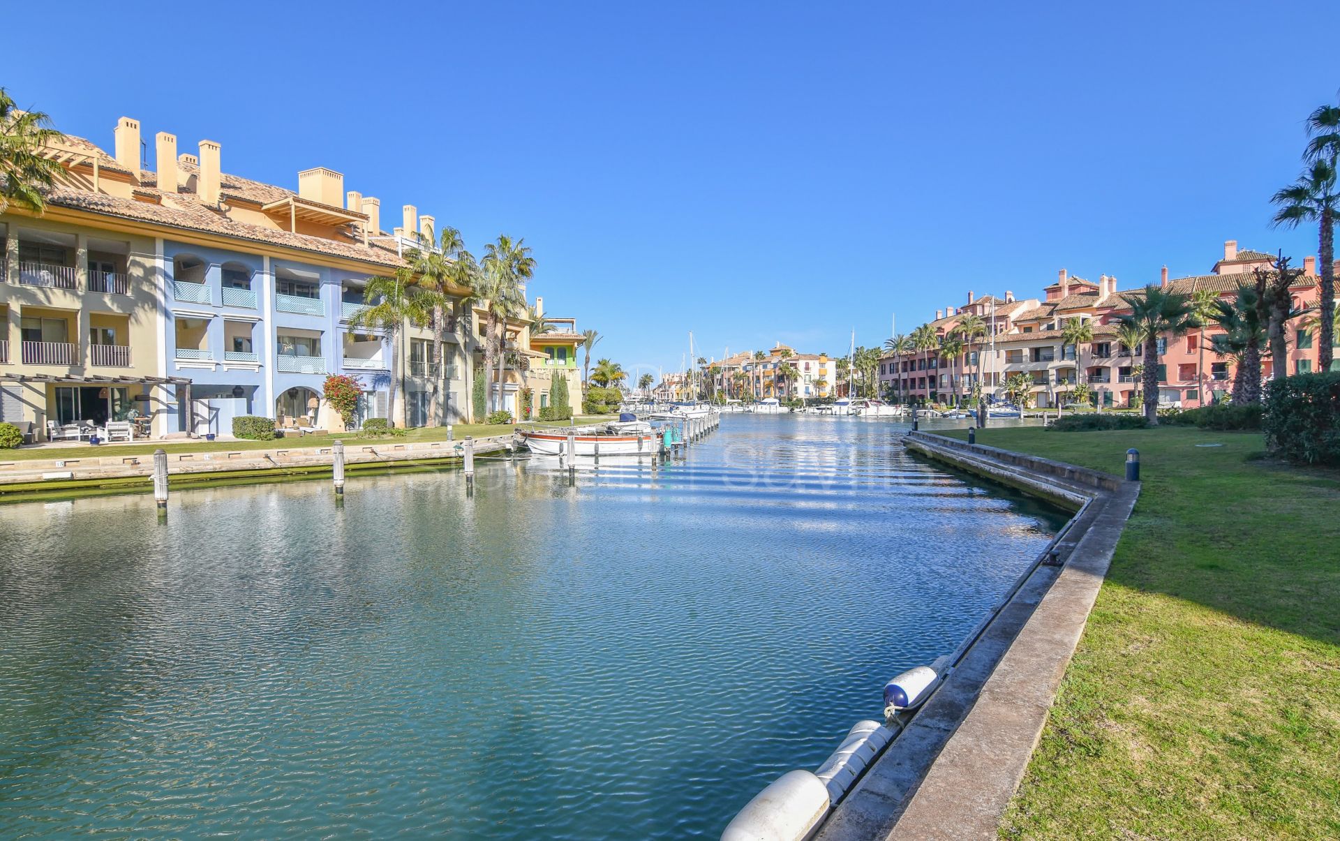 Penthouse with Stunning Views of the Marina and Gibraltar in Sotogrande Marina