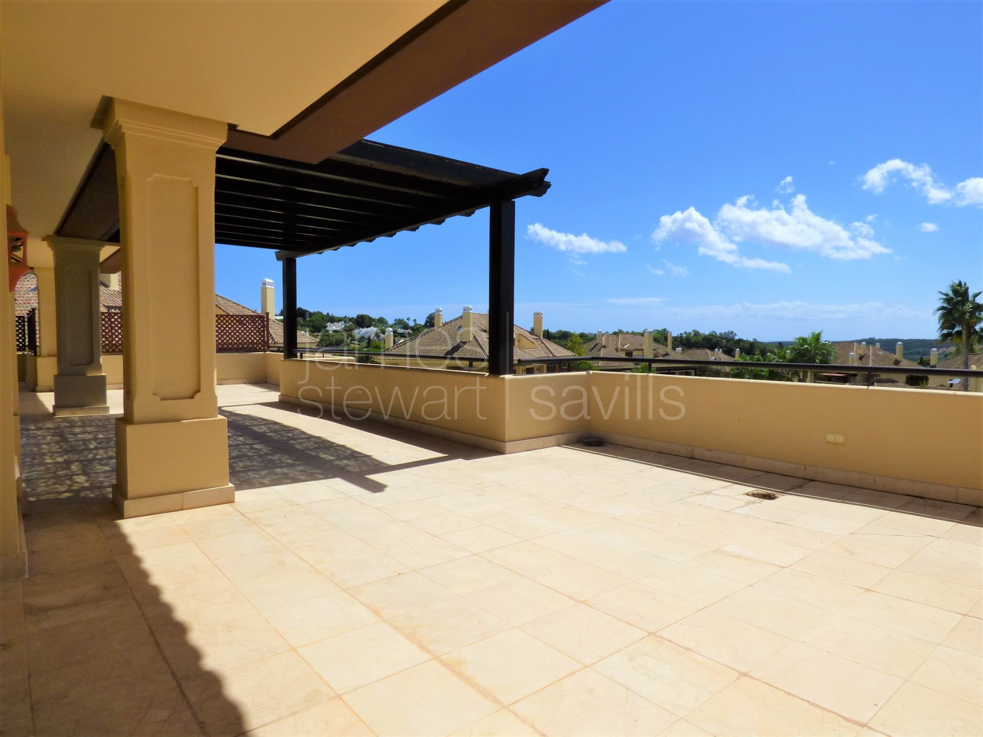 Duplex penthouse in one of the most popular gated apartment communities in Sotogrande - Valgrande