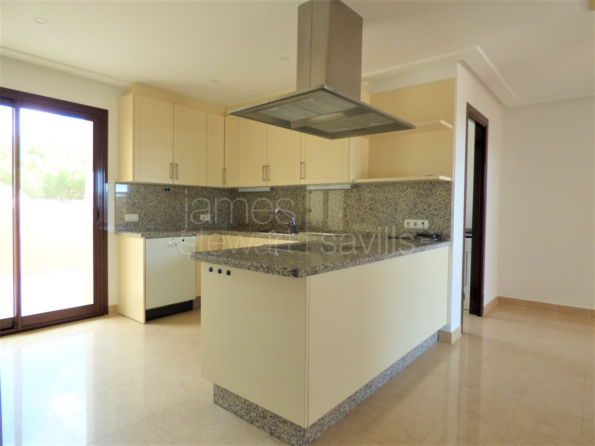 Duplex penthouse in one of the most popular gated apartment communities in Sotogrande - Valgrande