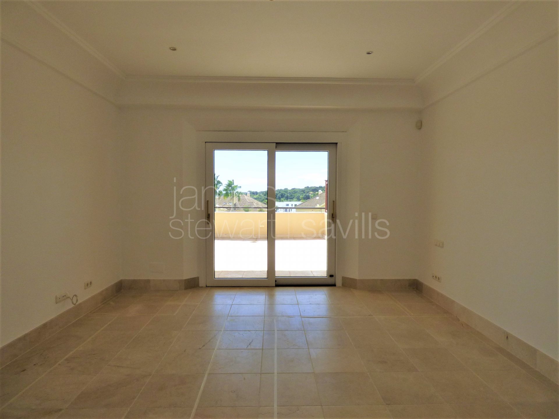 Duplex penthouse in one of the most popular gated apartment communities in Sotogrande - Valgrande