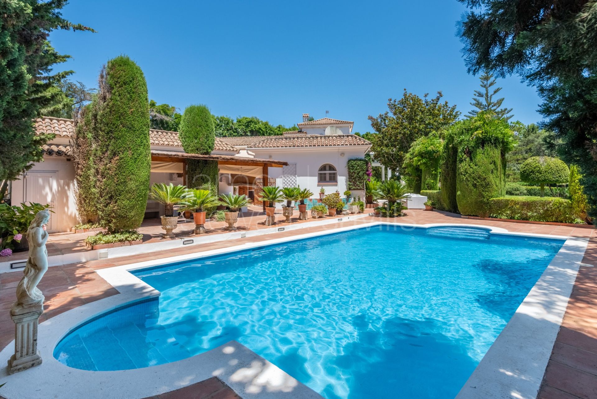 Preciosa Villa al clásico estilo cortijo con mucho encanto