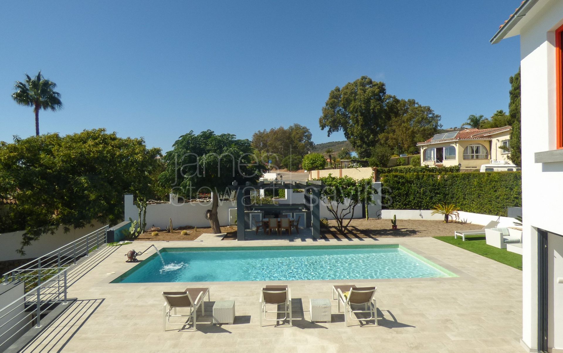 Villa reformada con vistas al mar y apartamento de invitados independiente