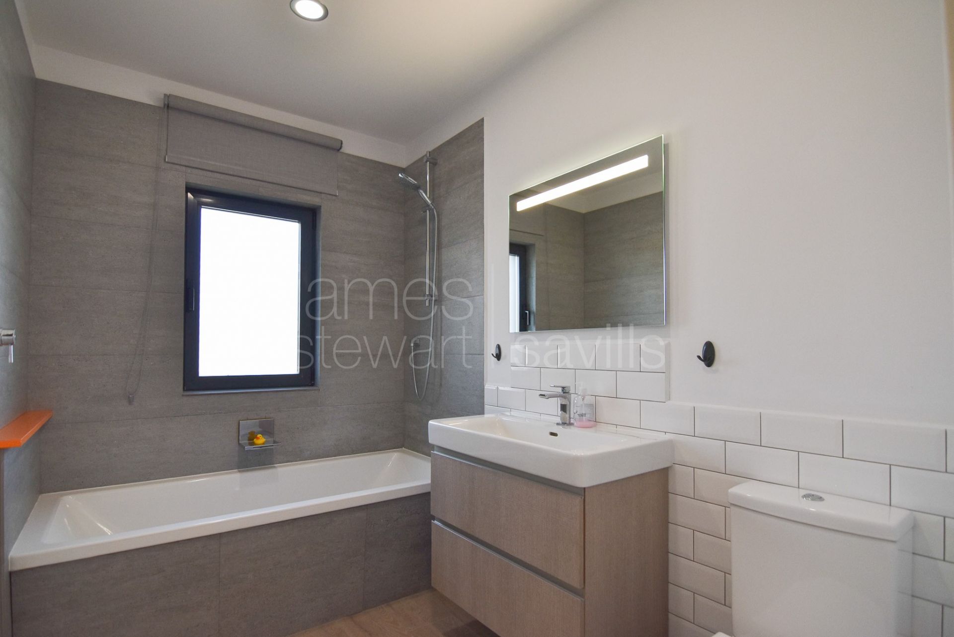 Casa muy atractiva con impresionantes vistas panorámicas al mar y acceso a pie a la playa.