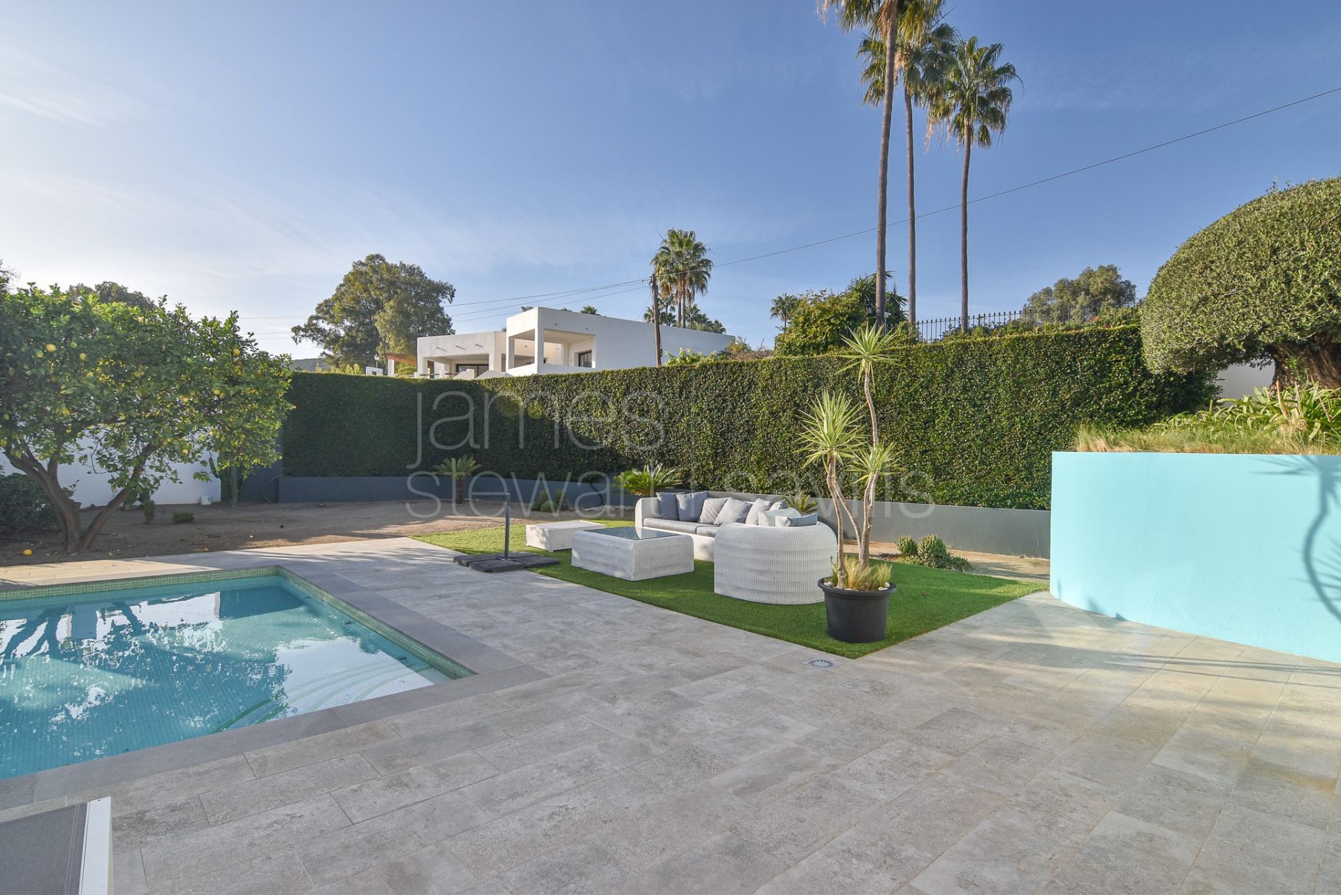 Villa reformada con vistas al mar y apartamento de invitados independiente