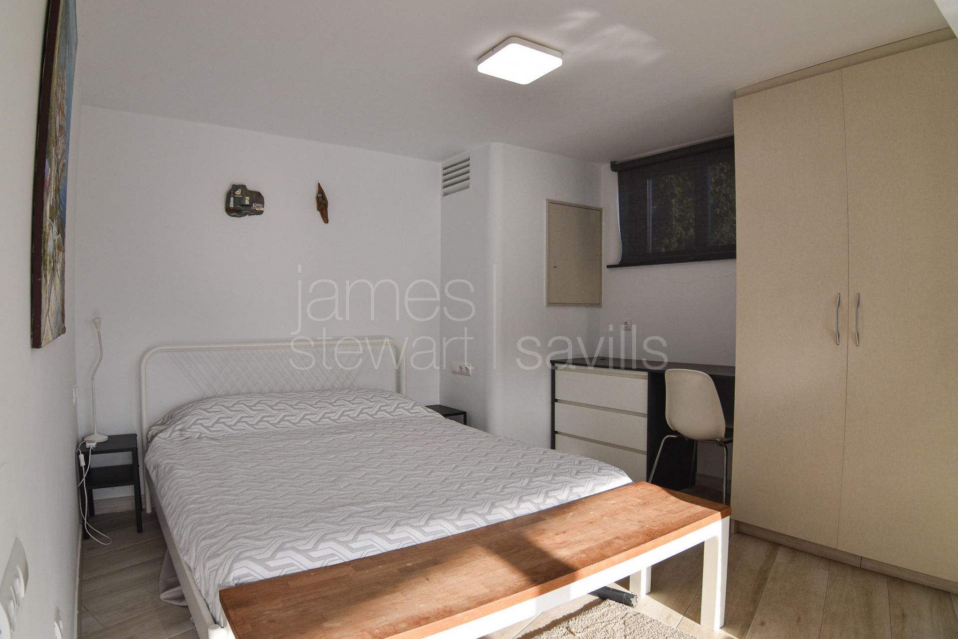 Casa muy atractiva con impresionantes vistas panorámicas al mar y acceso a pie a la playa.