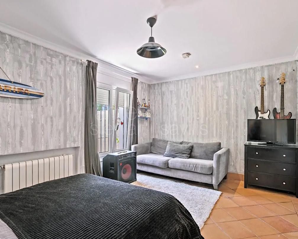 Villa familiar con piscina y gimnasio en entorno tranquilo en Sotogrande Alto