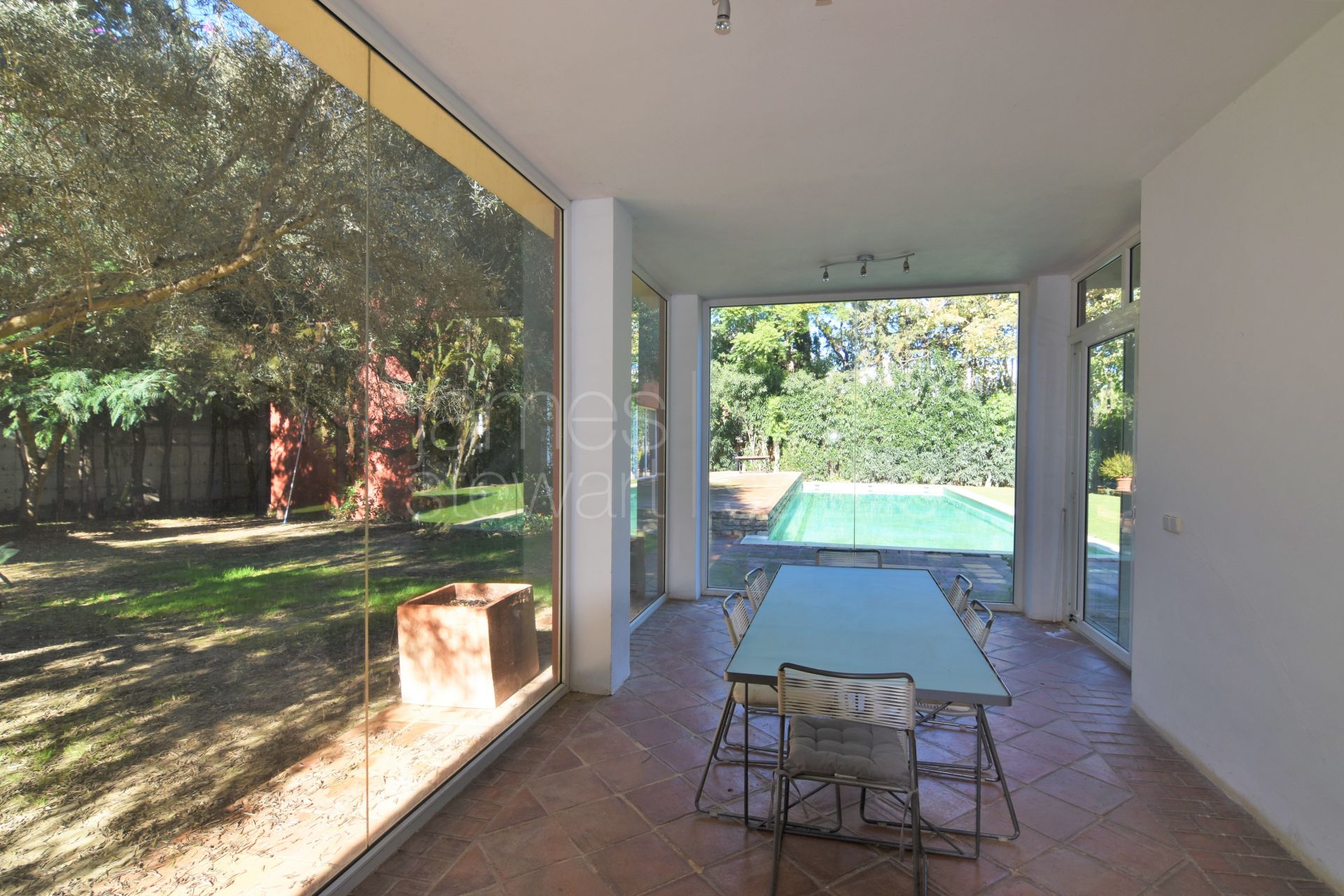 Single storey villa with guest house discreetly located in the Kings & Queens of Sotogrande Costa
