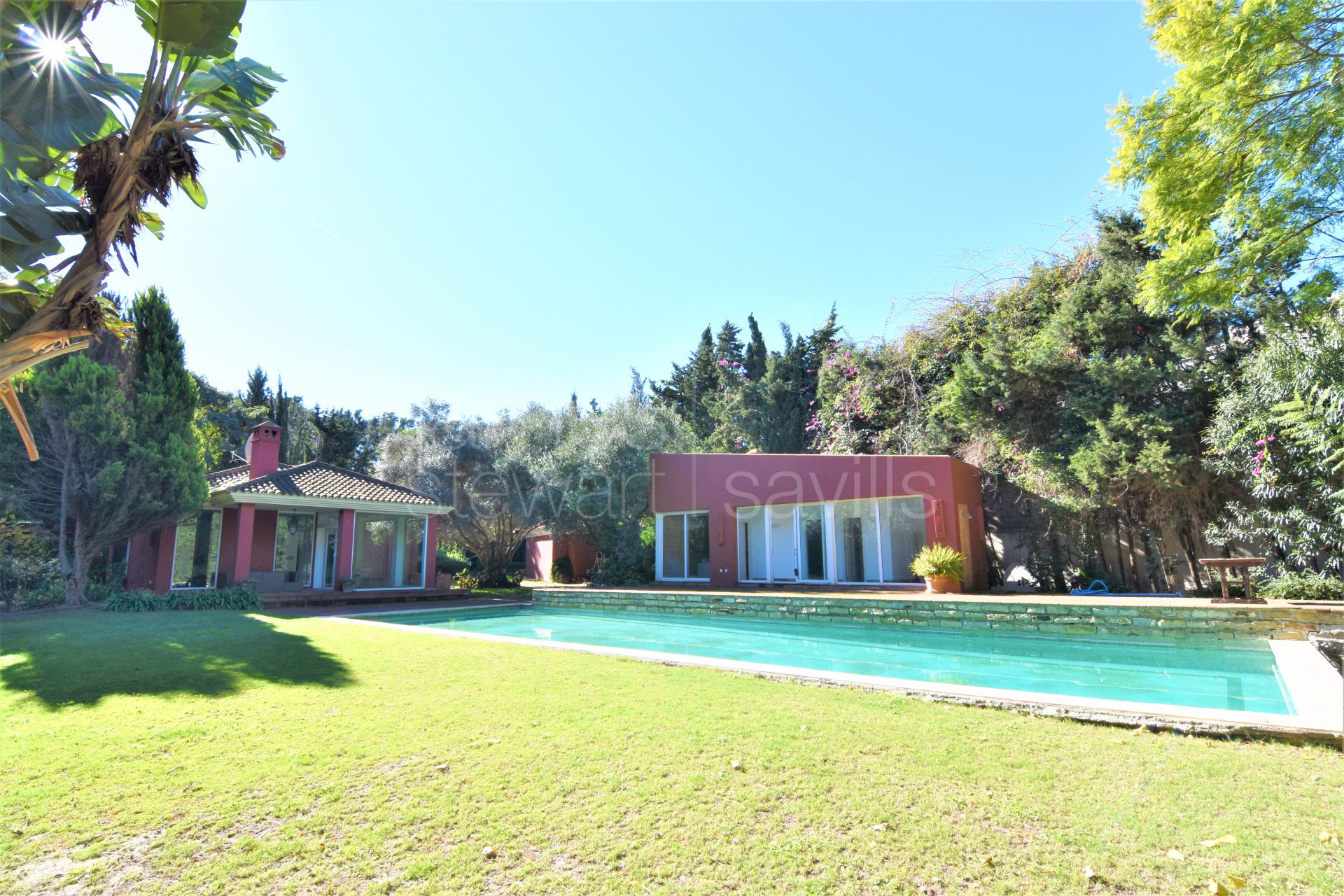 Villa muy privada de una sola planta en Reyes y Reinas, Sotogrande Costa